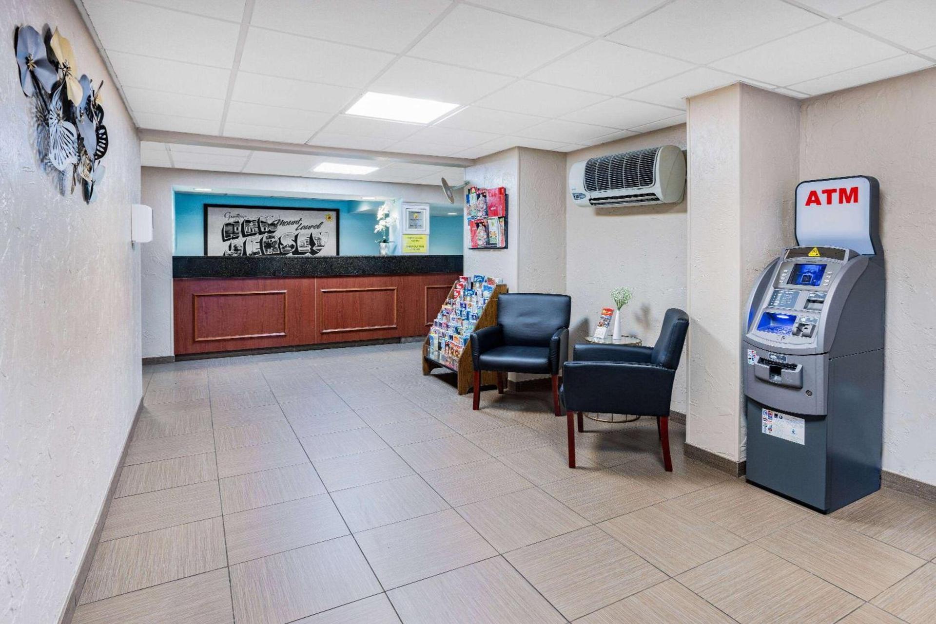 Super 8 by Wyndham Mount Laurel photo 6