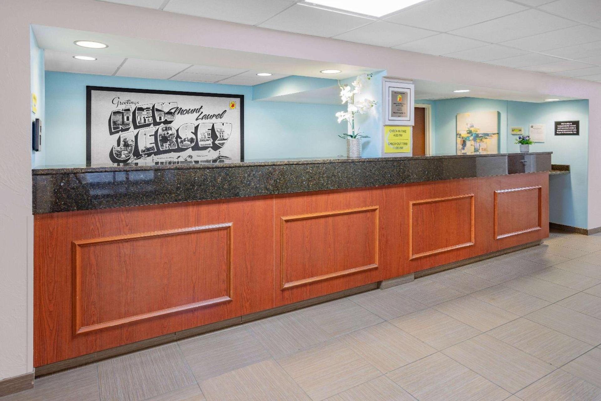 Super 8 by Wyndham Mount Laurel photo 7