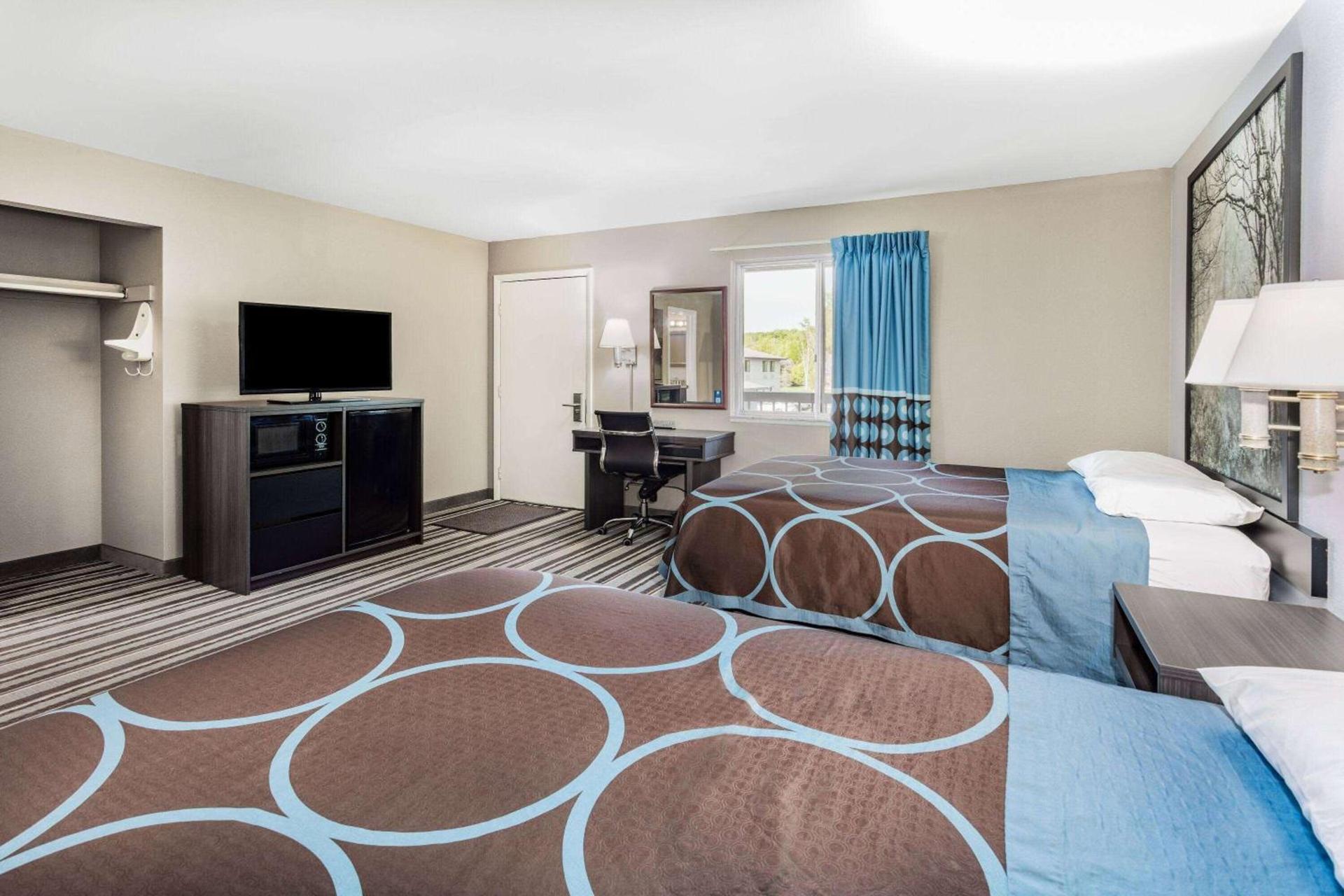 Super 8 by Wyndham Marysville/Port Huron Area photo 14