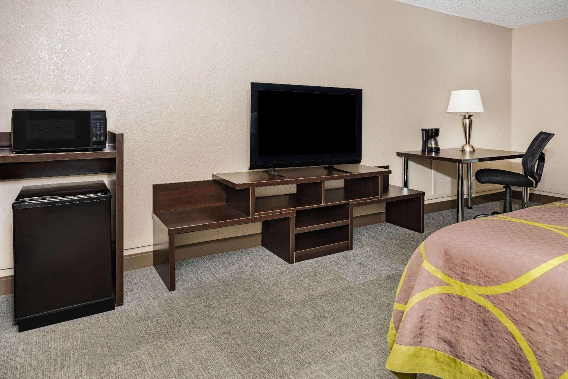 Super 8 by Wyndham Mount Laurel photo 17