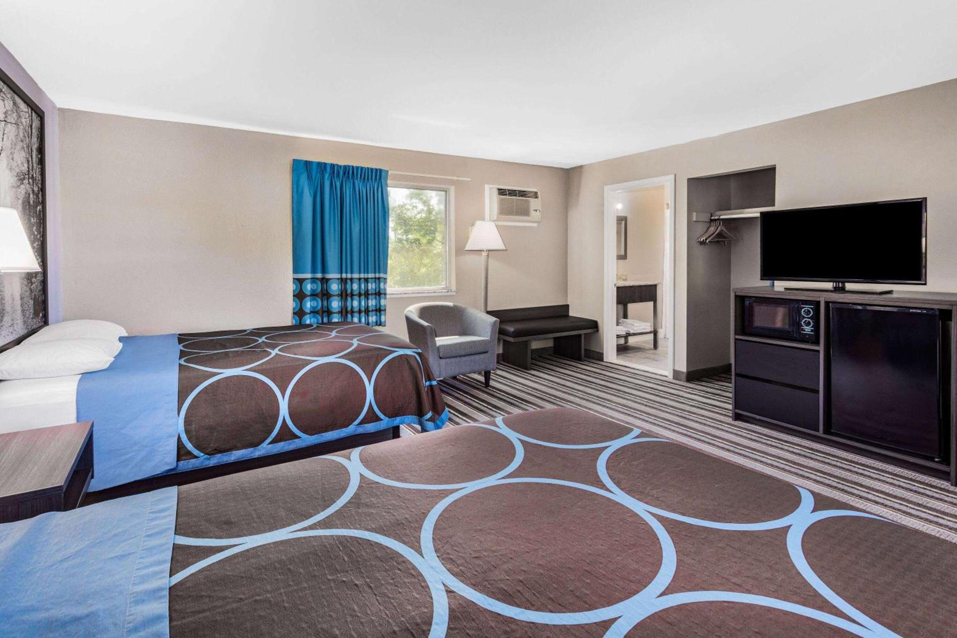 Super 8 by Wyndham Marysville/Port Huron Area photo 16