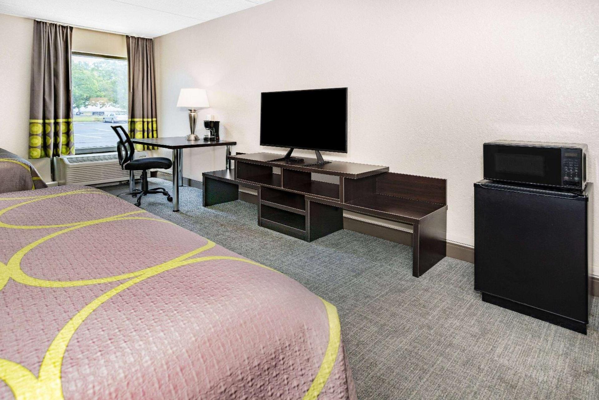Super 8 by Wyndham Mount Laurel photo 19