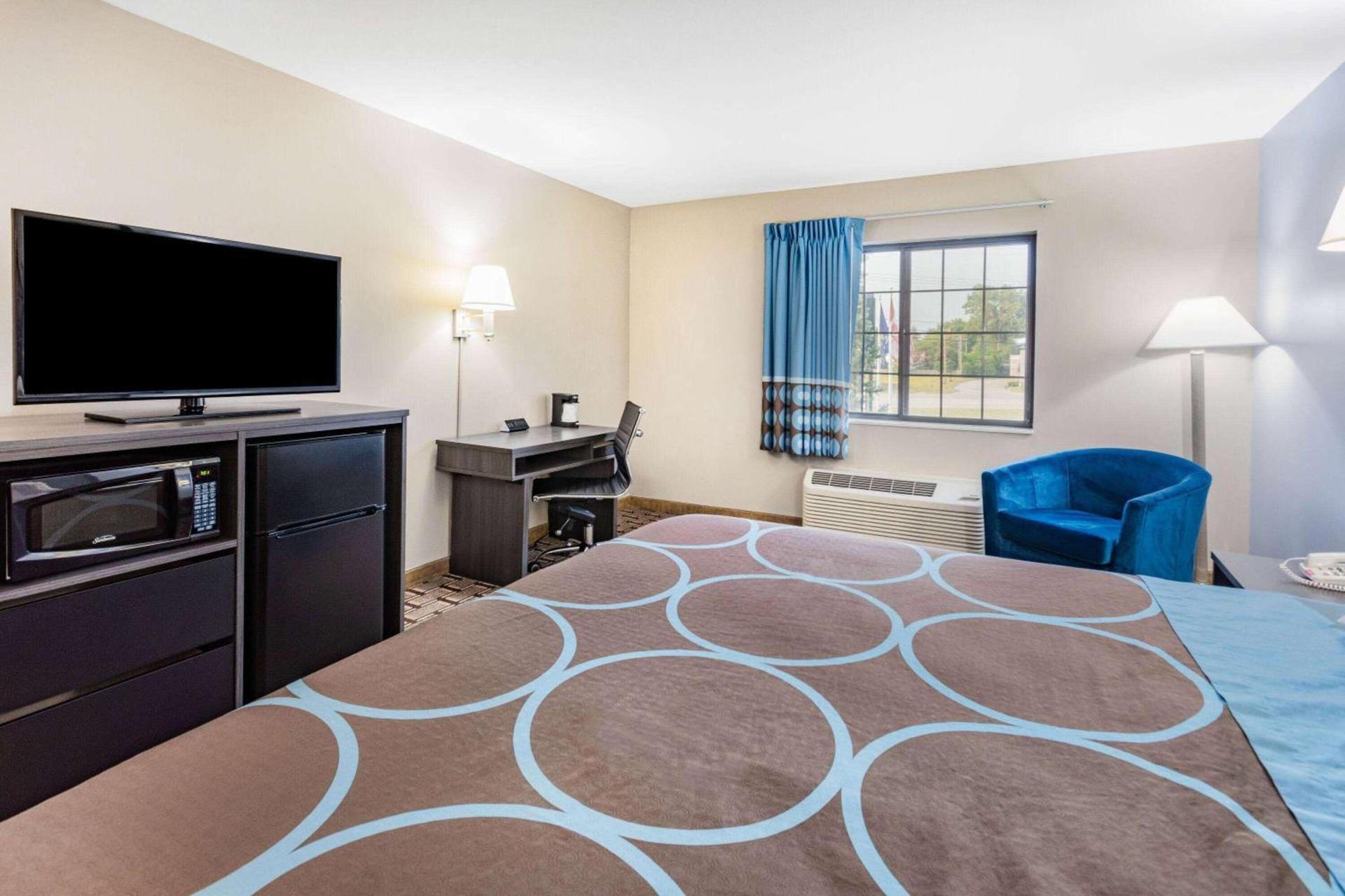Super 8 by Wyndham Marysville/Port Huron Area photo 19