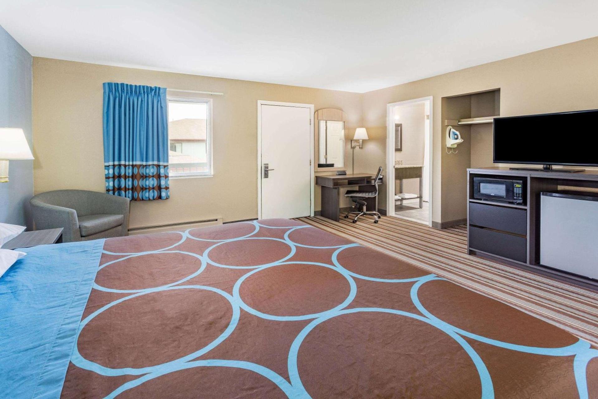 Super 8 by Wyndham Marysville/Port Huron Area photo 24