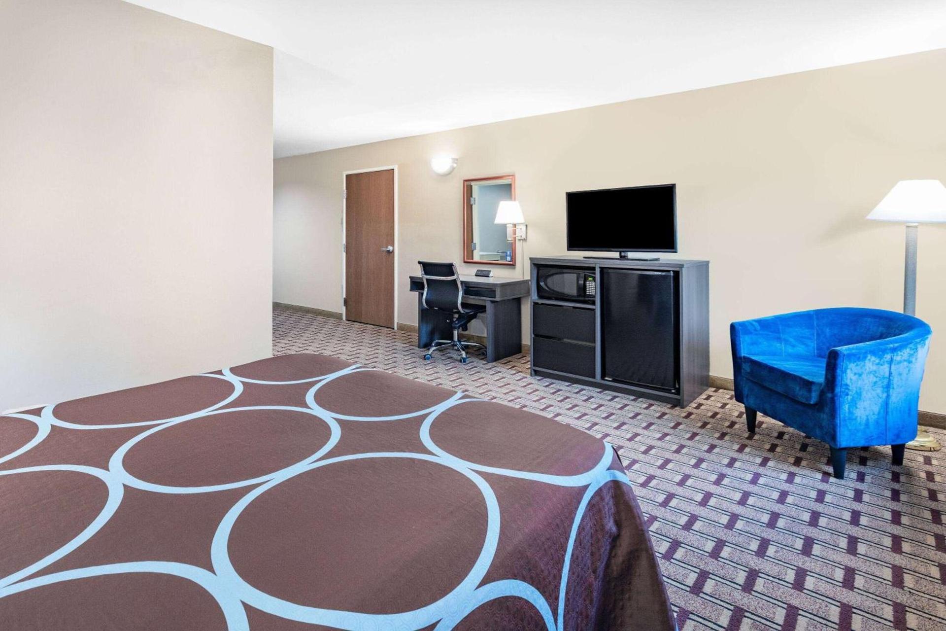 Super 8 by Wyndham Marysville/Port Huron Area photo 26