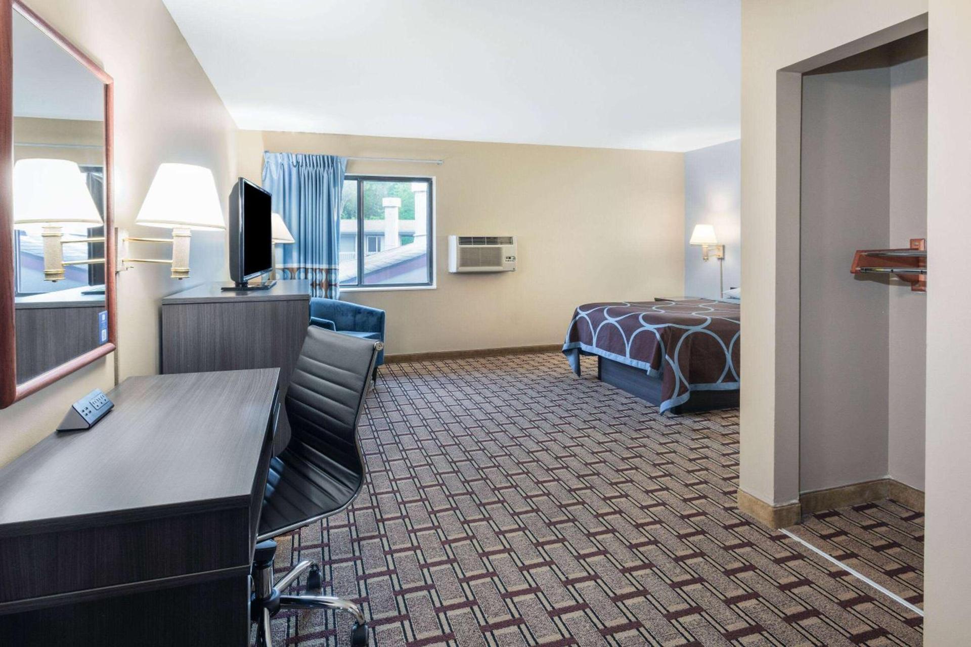Super 8 by Wyndham Marysville/Port Huron Area photo 27