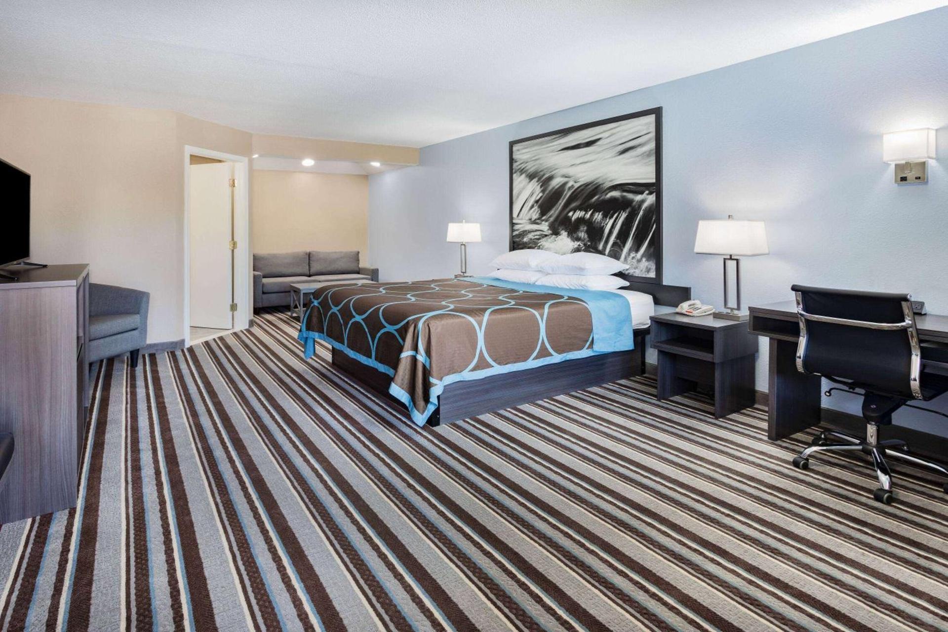 Super 8 by Wyndham Marysville/Port Huron Area photo 35