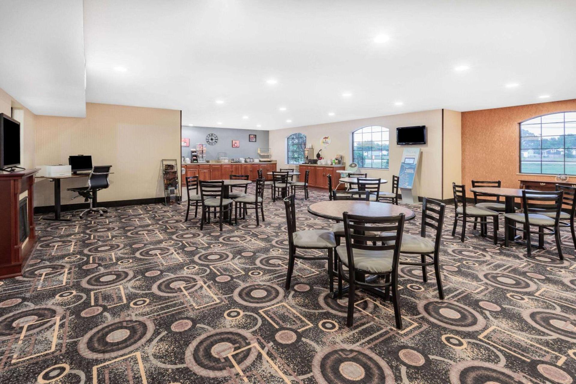 Super 8 by Wyndham Marysville/Port Huron Area photo 38