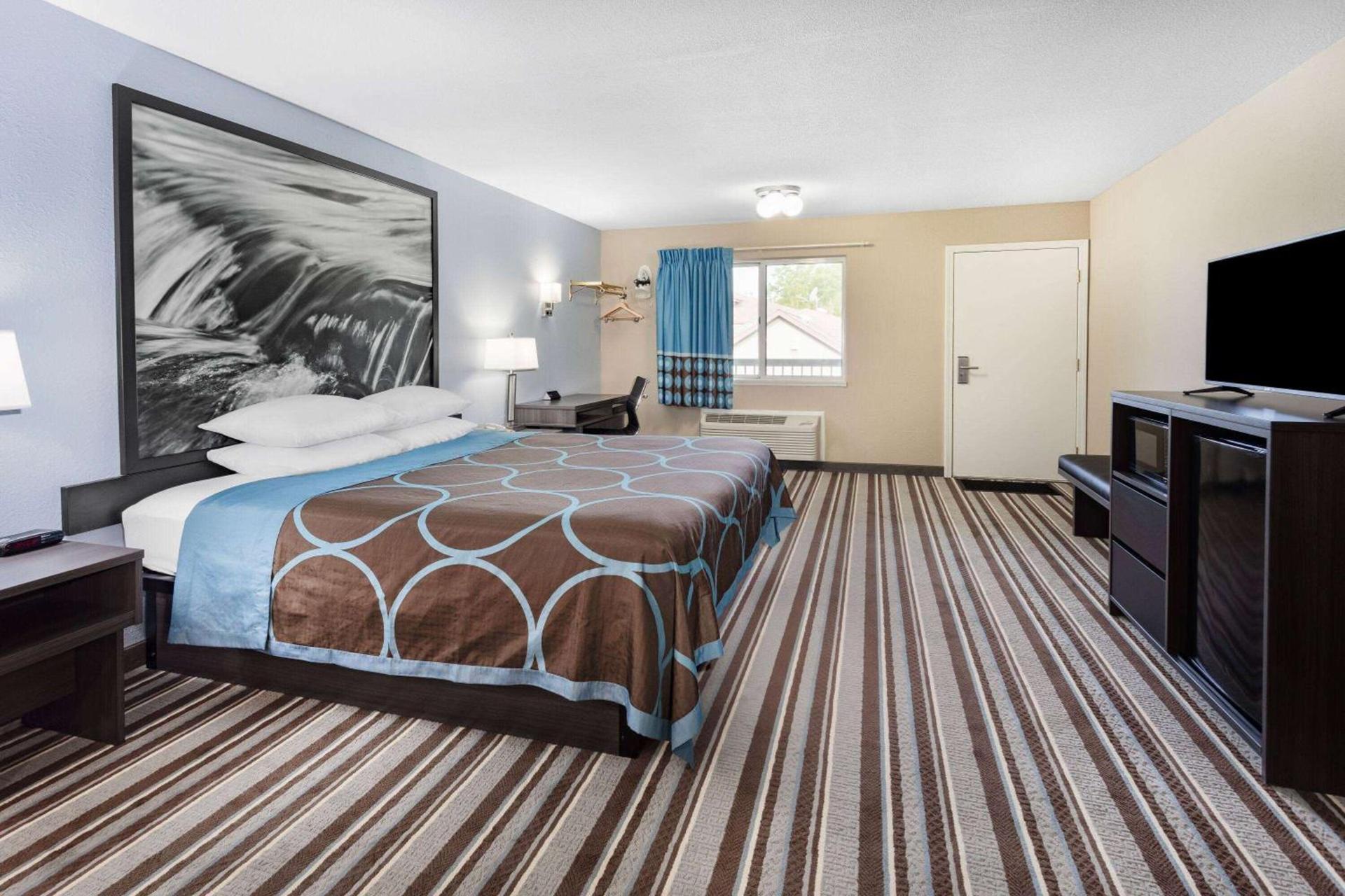 Super 8 by Wyndham Marysville/Port Huron Area photo 36