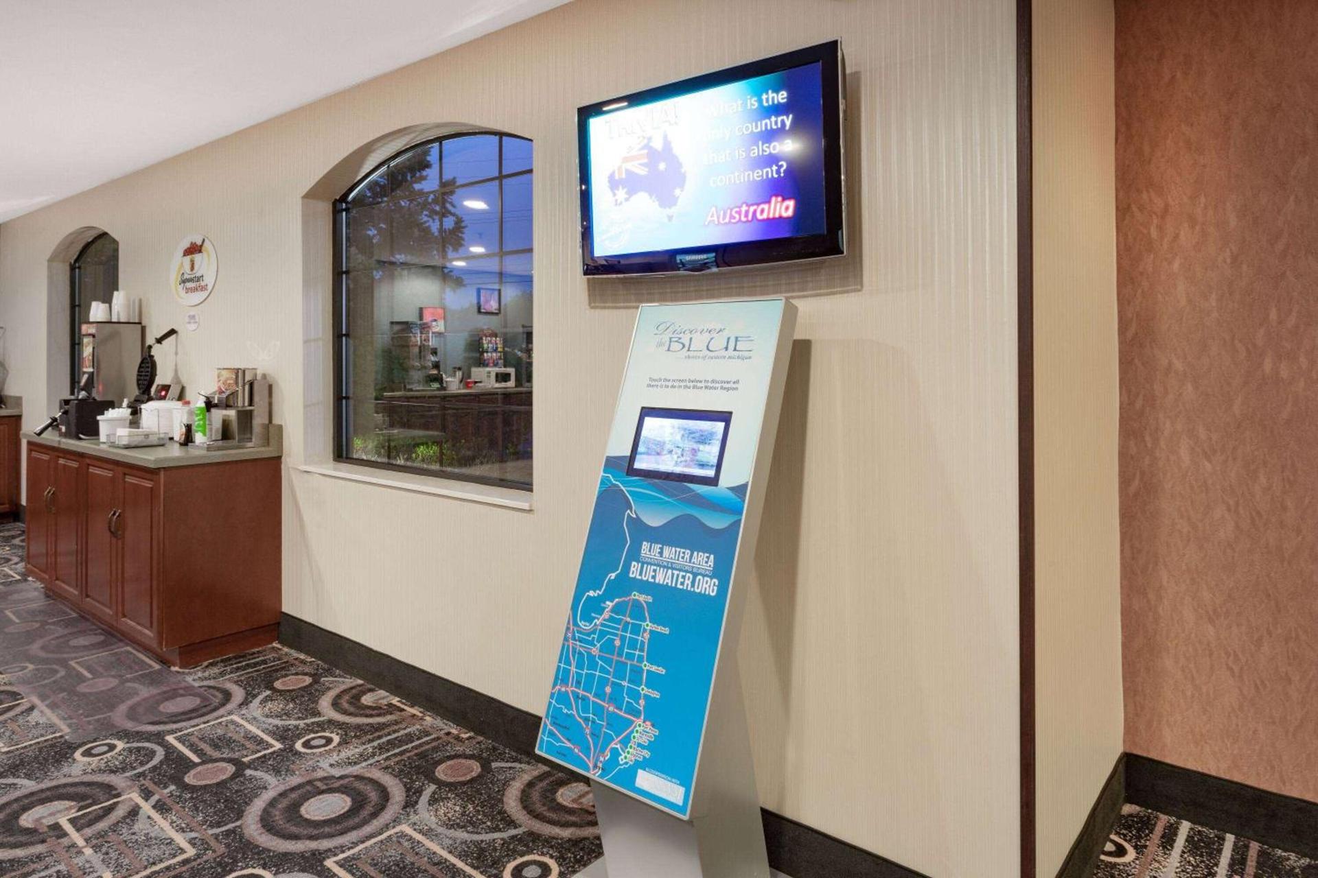 Super 8 by Wyndham Marysville/Port Huron Area photo 42