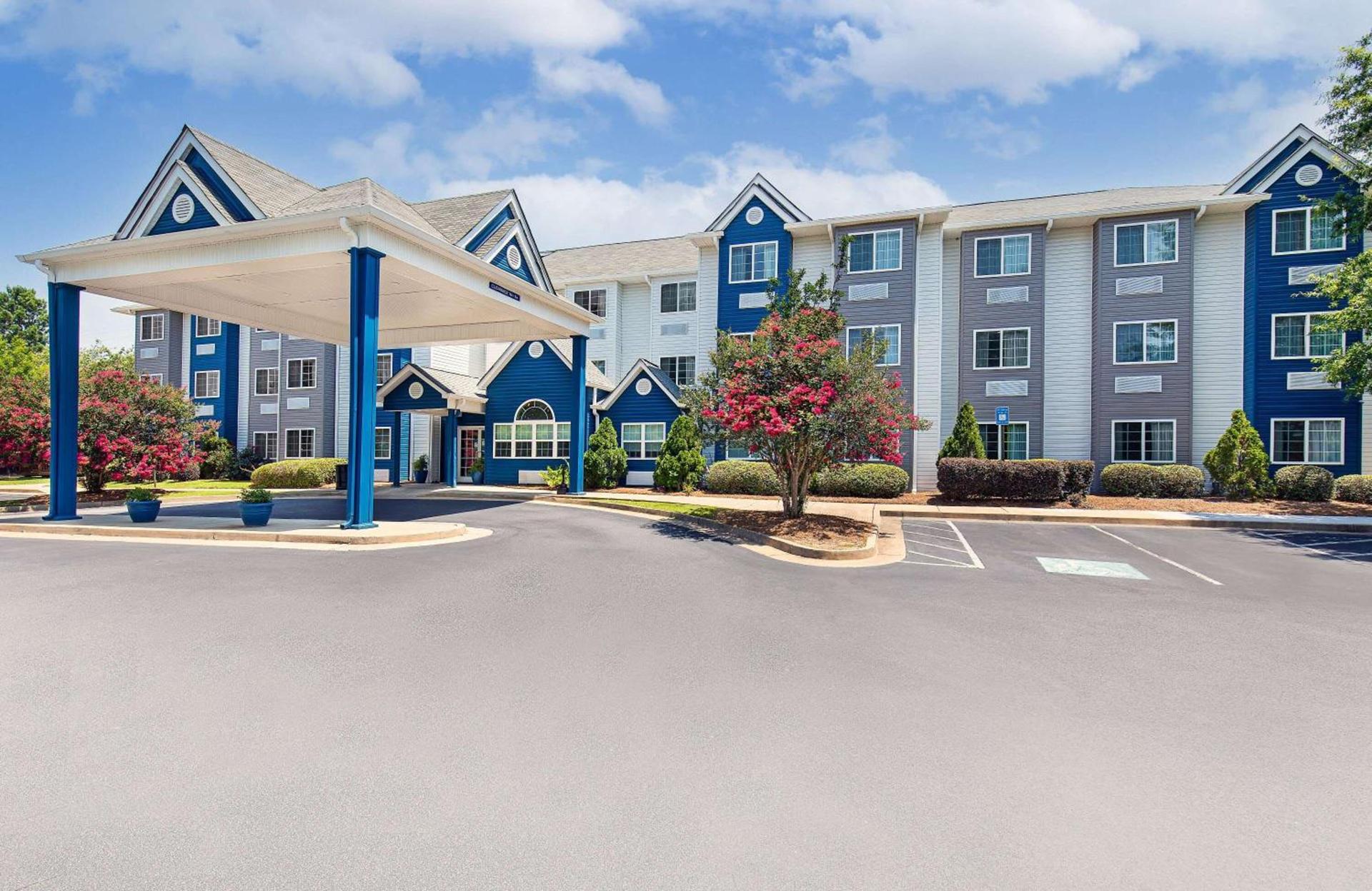 Microtel Inn & Suites Columbus North photo 2
