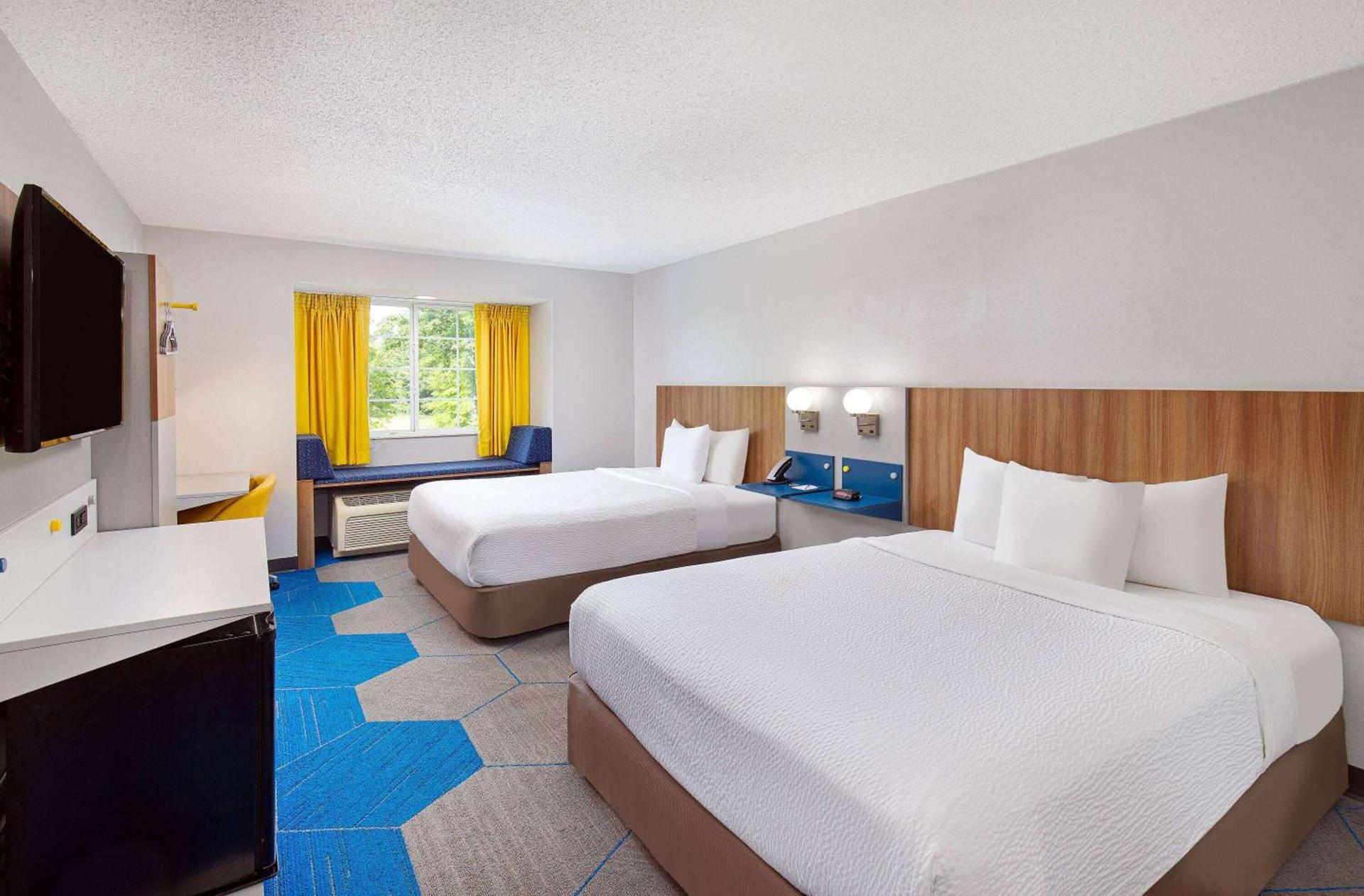 Microtel Inn & Suites Columbus North photo 24