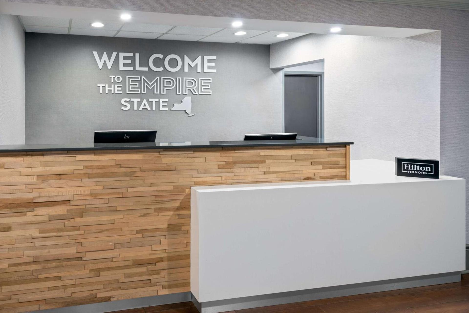 Hampton Inn Buffalo-Airport Galleria Mall photo 4