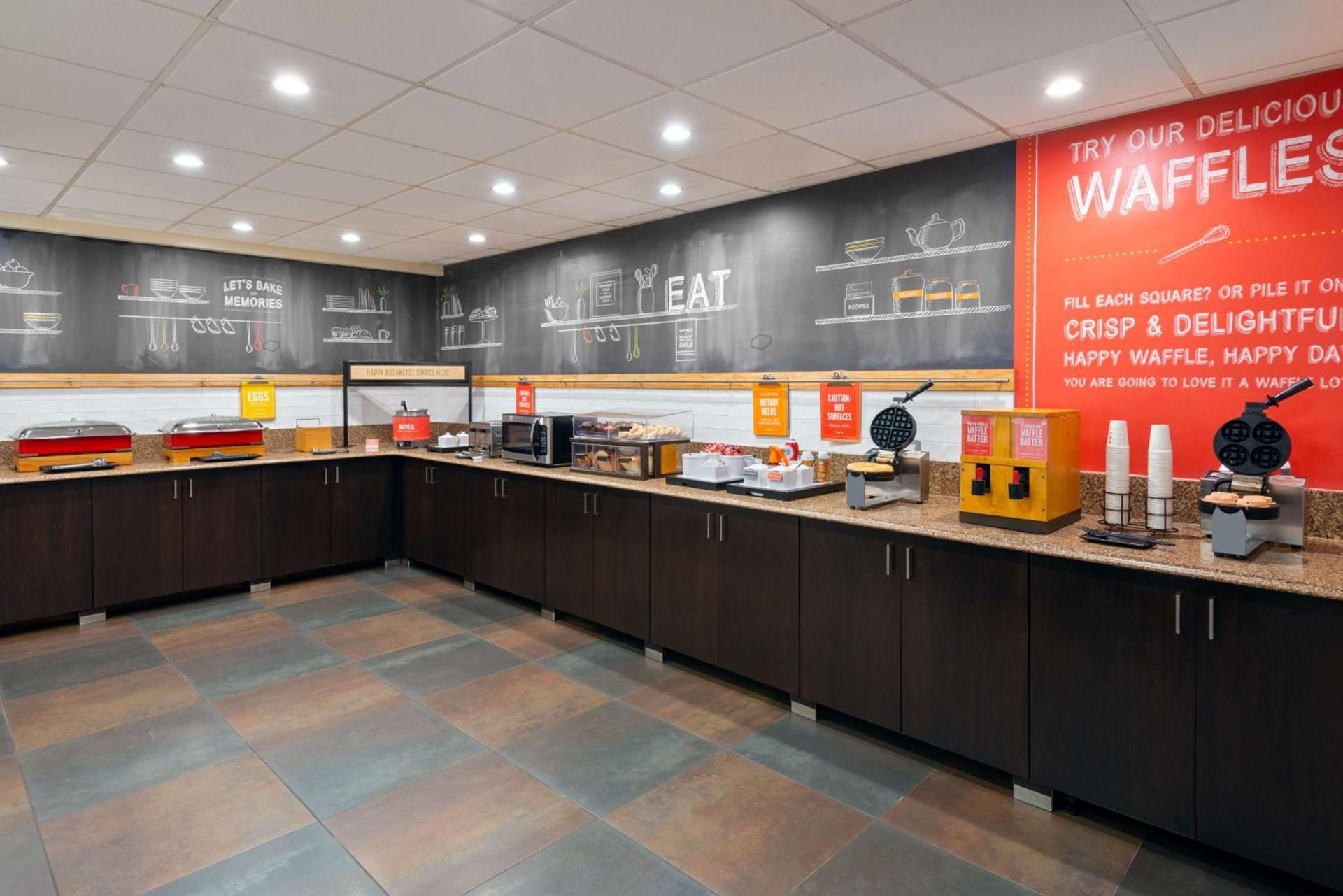 Hampton Inn Buffalo-Airport Galleria Mall photo 8
