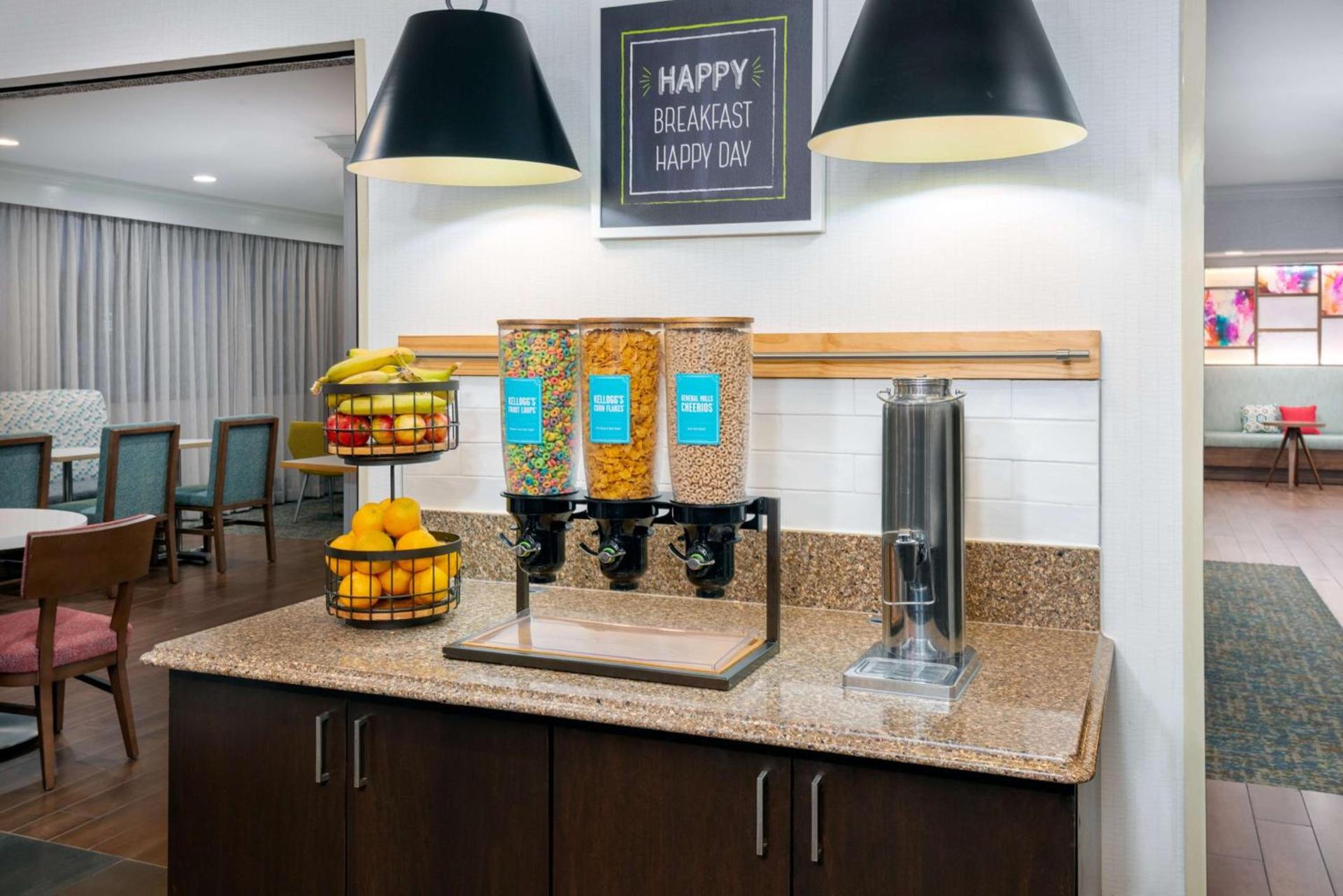 Hampton Inn Buffalo-Airport Galleria Mall photo 11