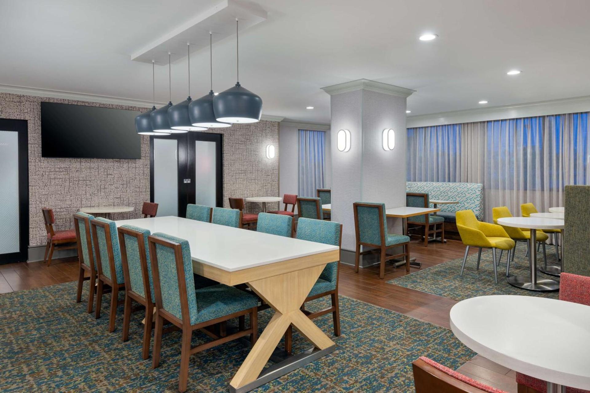Hampton Inn Buffalo-Airport Galleria Mall photo 12