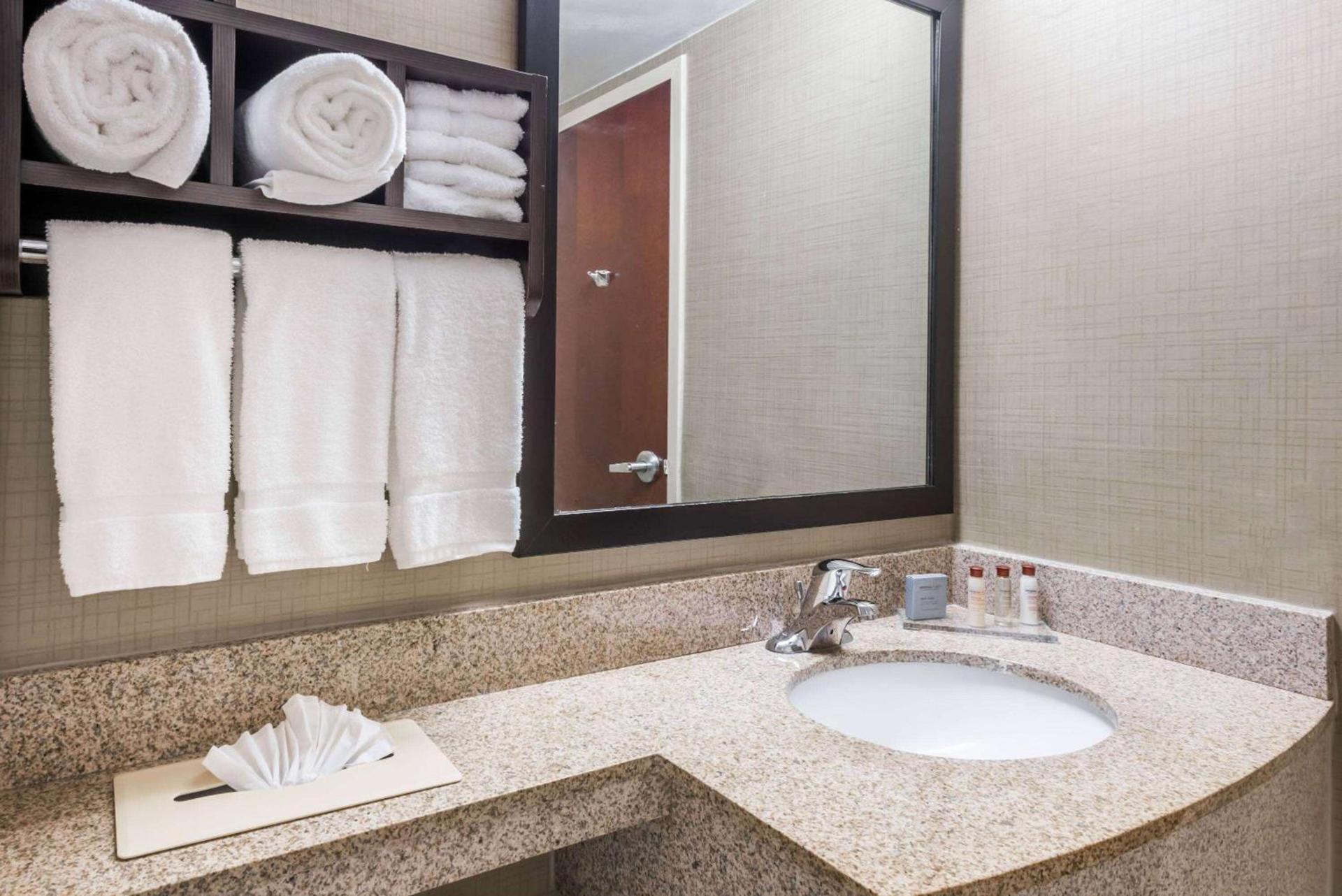 Wingate by Wyndham Springfield photo 6