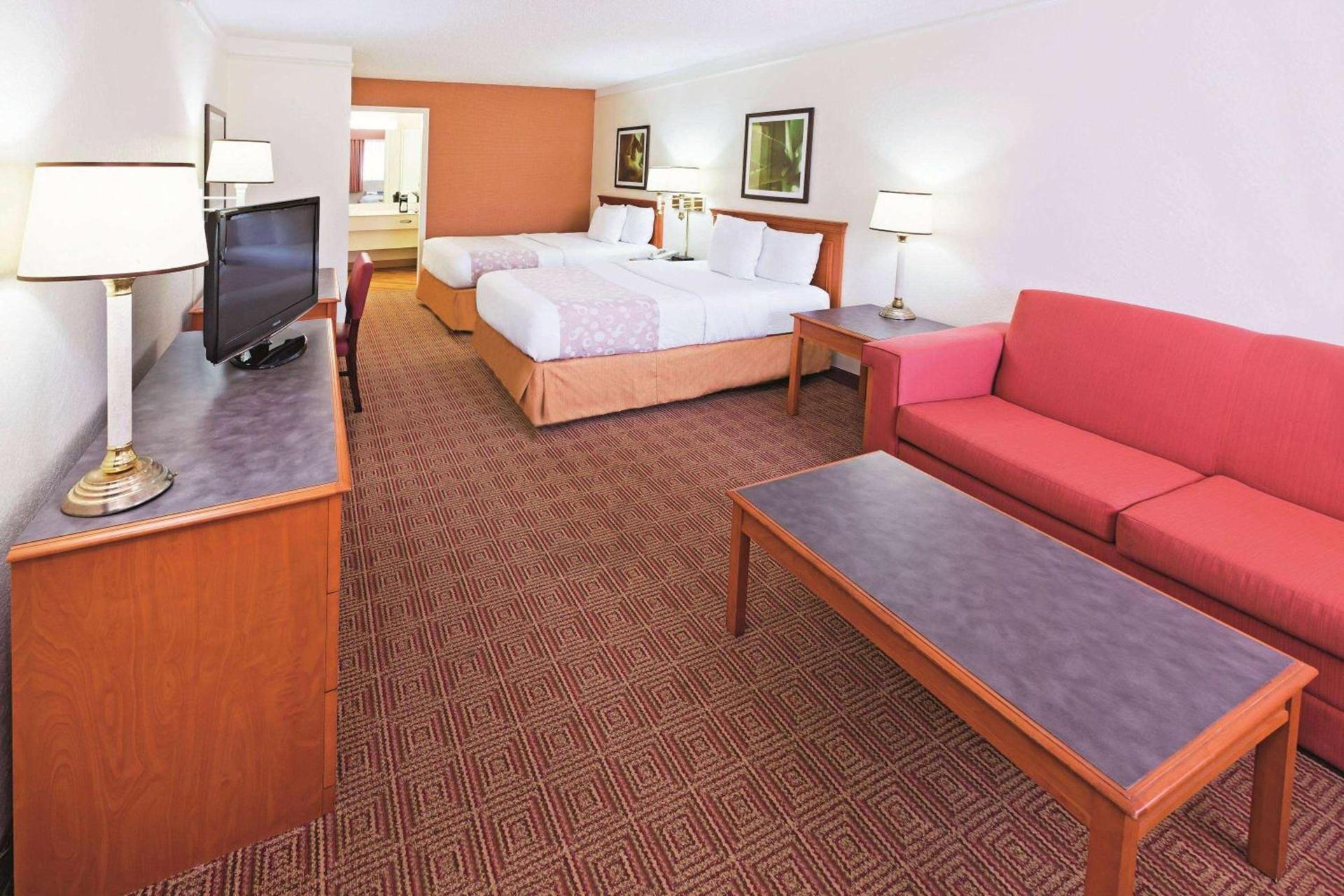 Super 8 by Wyndham San Antonio Near SeaWorld Ingram Park photo 10