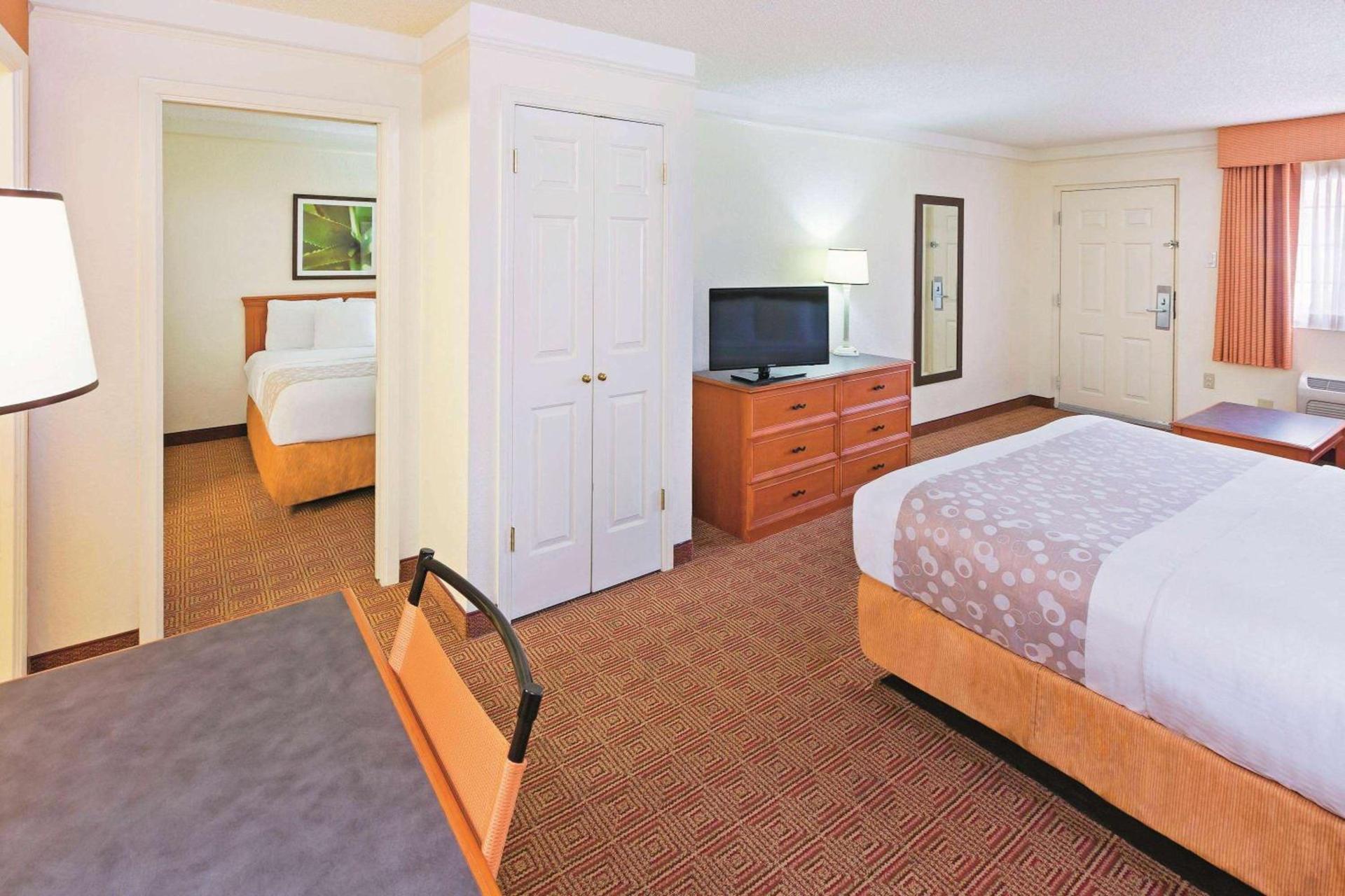 Super 8 by Wyndham San Antonio Near SeaWorld Ingram Park photo 14