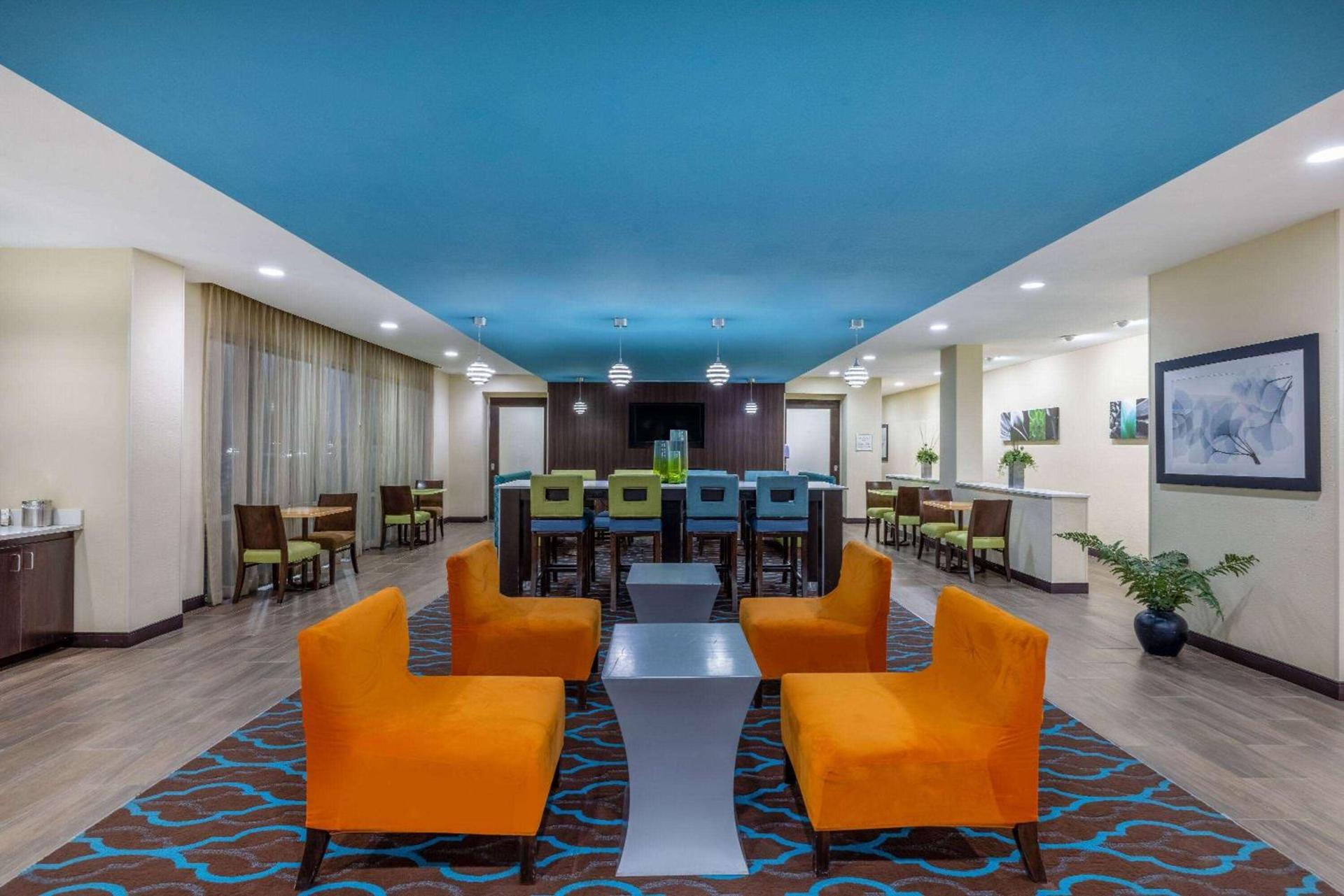 La Quinta by Wyndham Artesia photo 6