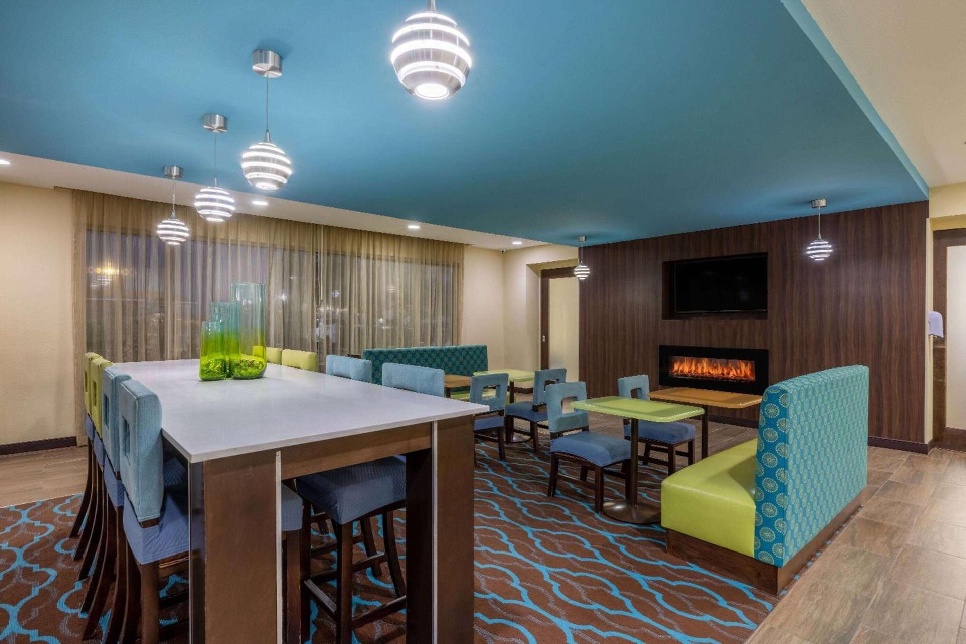 La Quinta by Wyndham Artesia photo 7