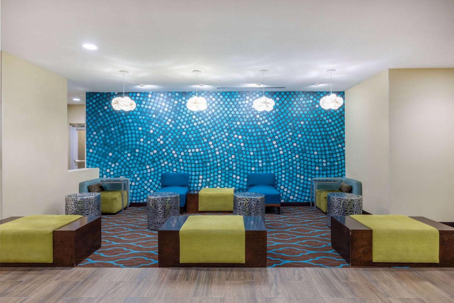 La Quinta by Wyndham Artesia photo 8