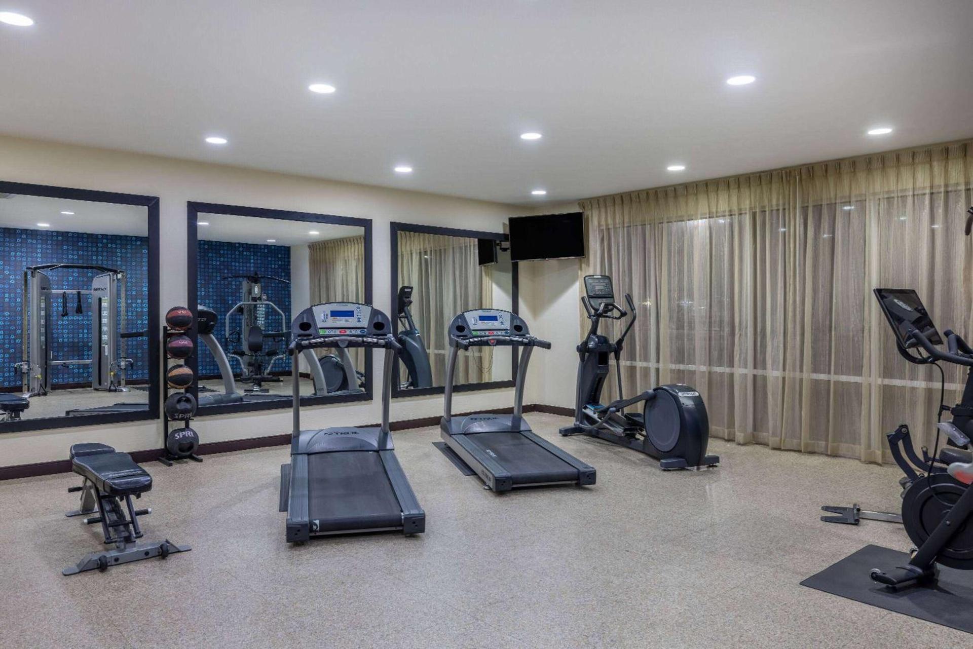 La Quinta by Wyndham Artesia photo 12