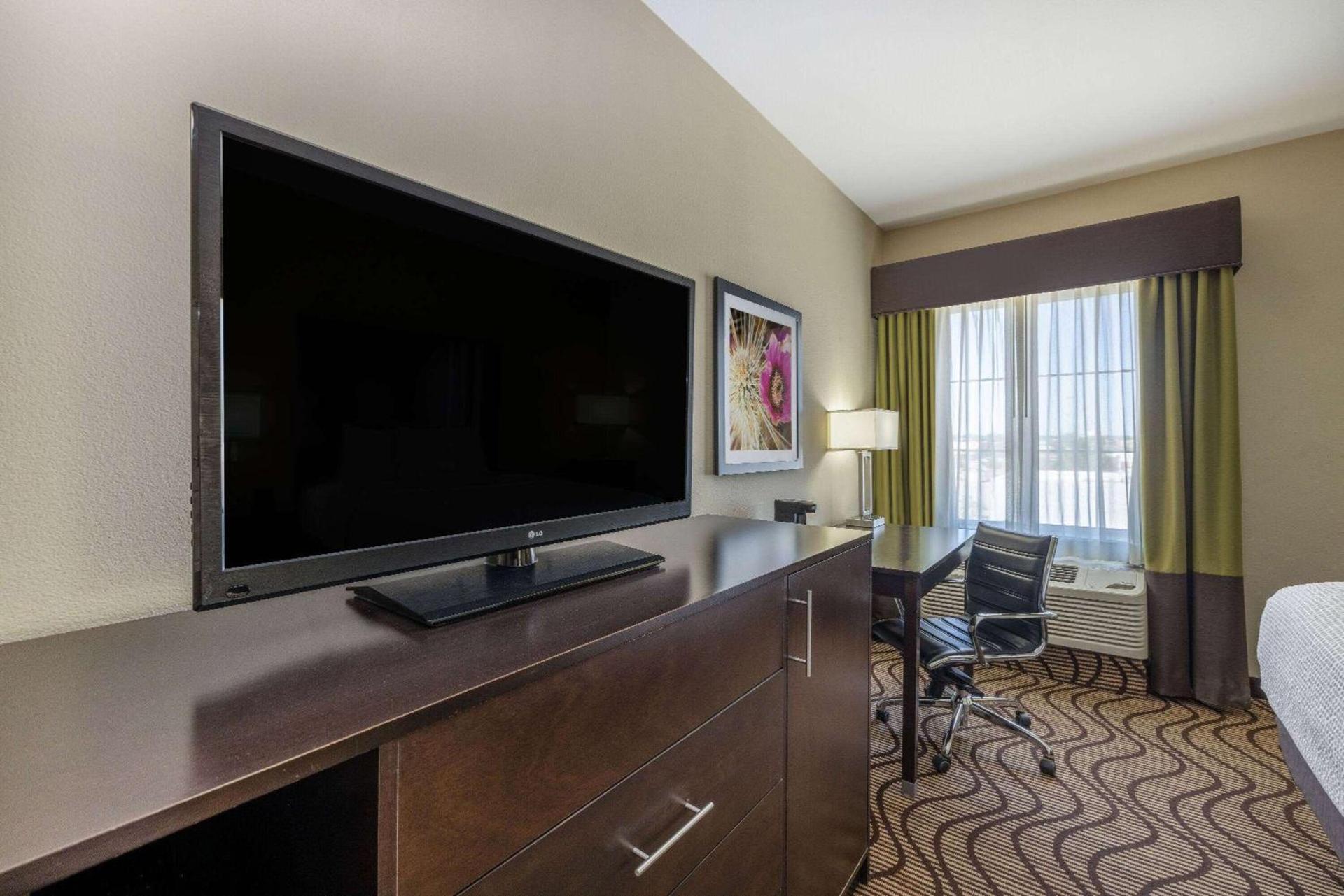 La Quinta by Wyndham Artesia photo 27