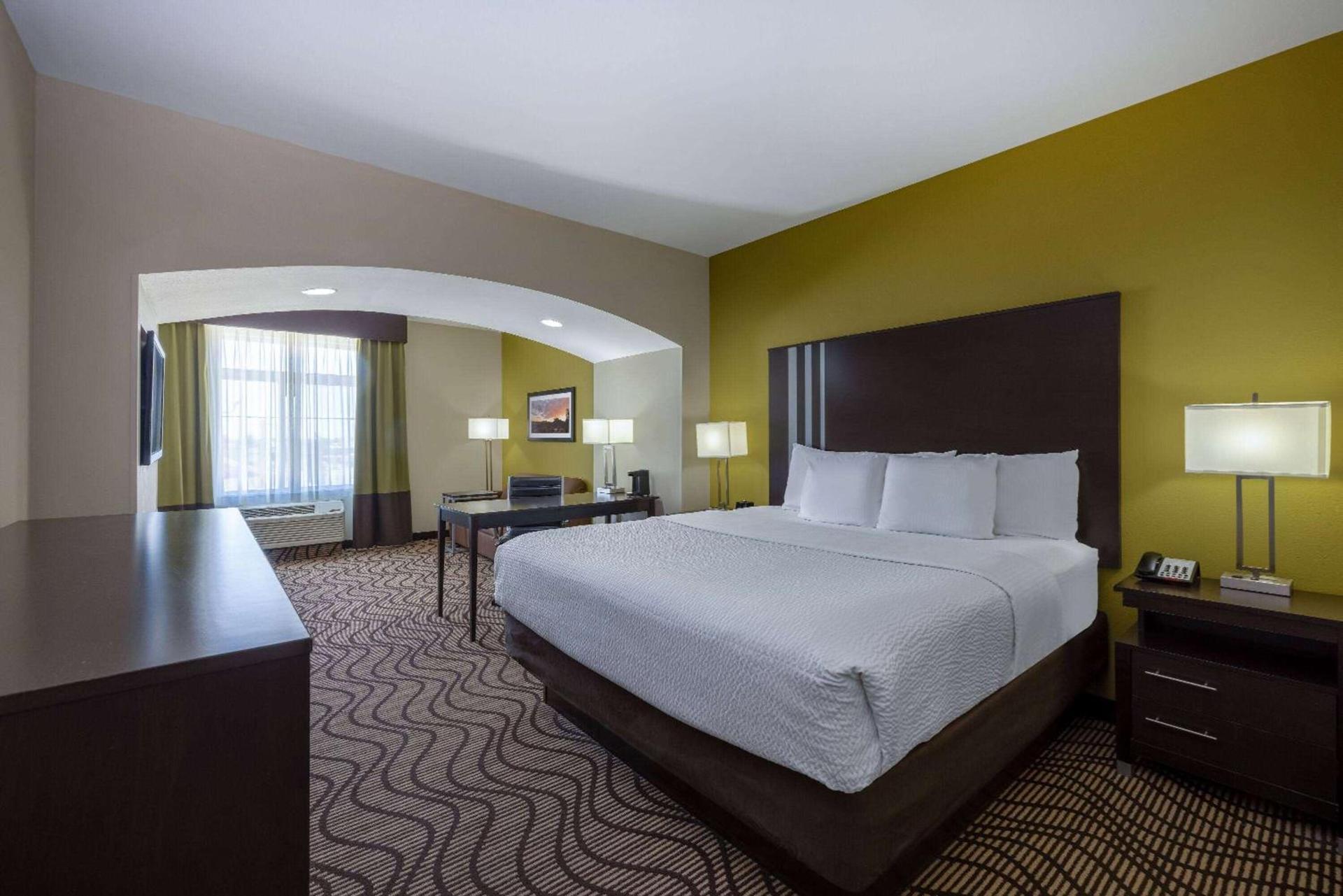 La Quinta by Wyndham Artesia photo 30