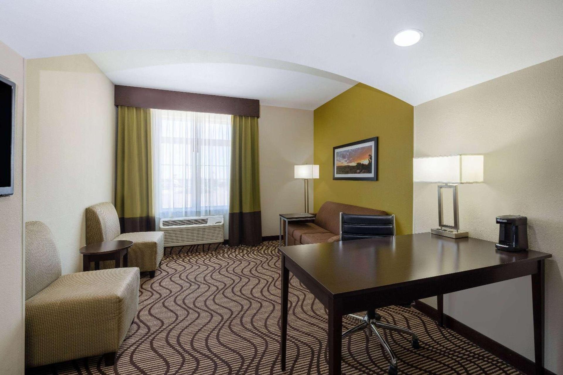 La Quinta by Wyndham Artesia photo 31