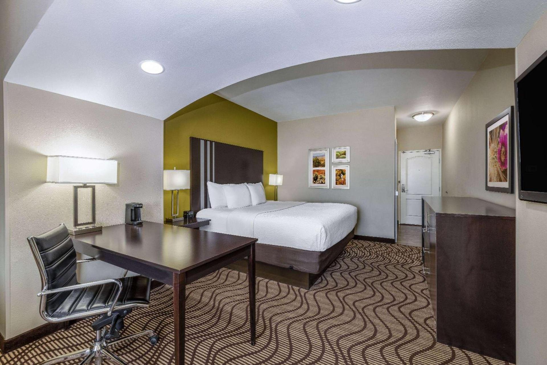 La Quinta by Wyndham Artesia photo 32