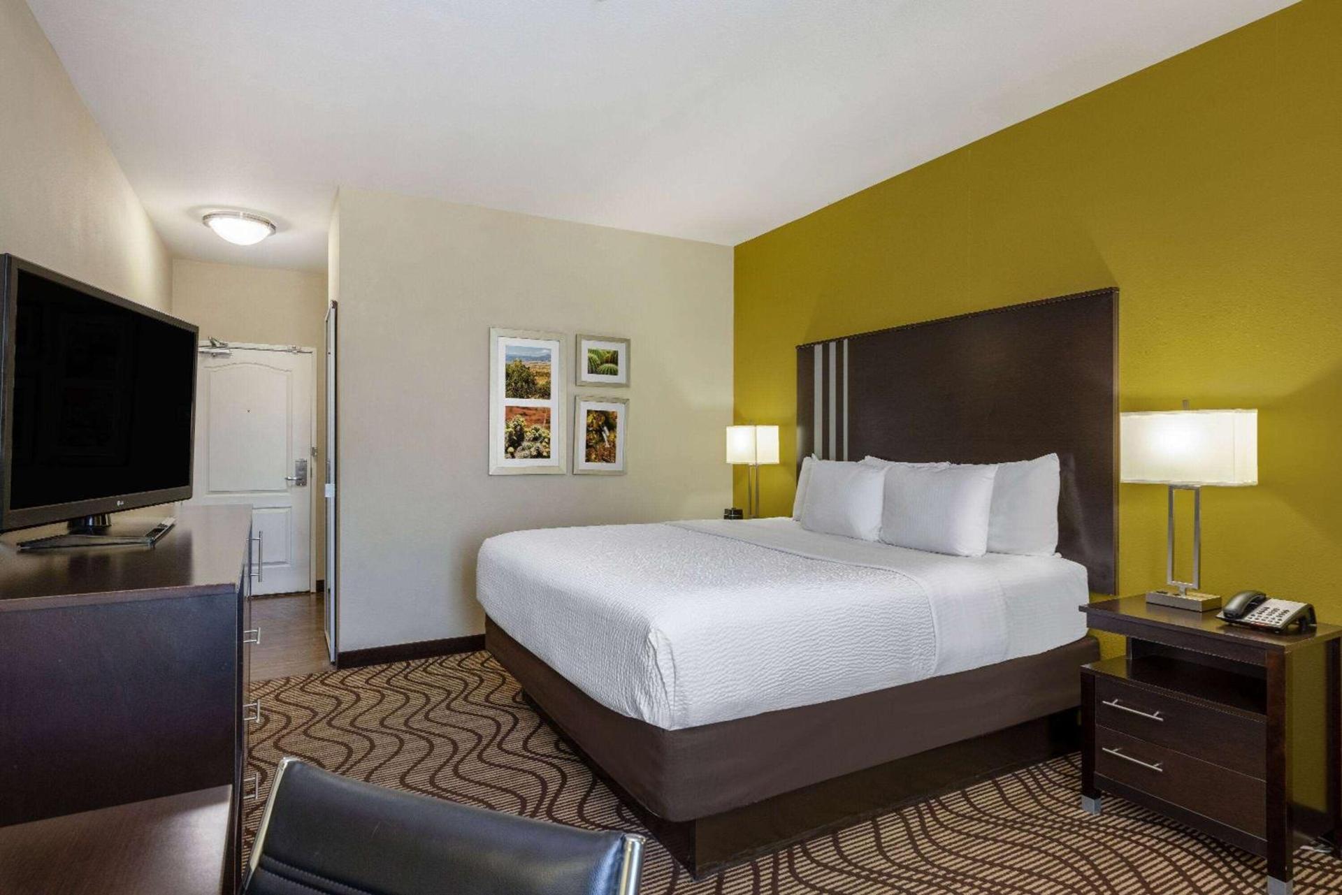 La Quinta by Wyndham Artesia photo 36