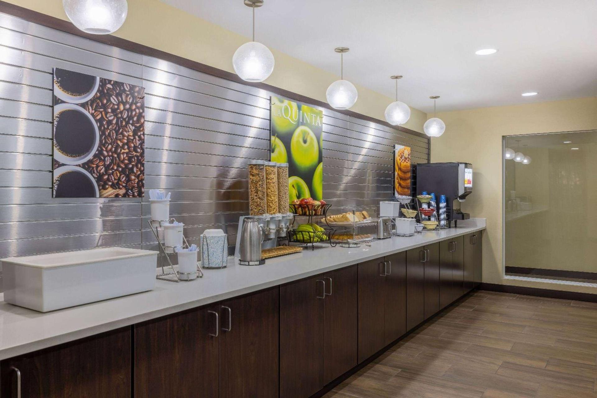 La Quinta by Wyndham Artesia photo 46