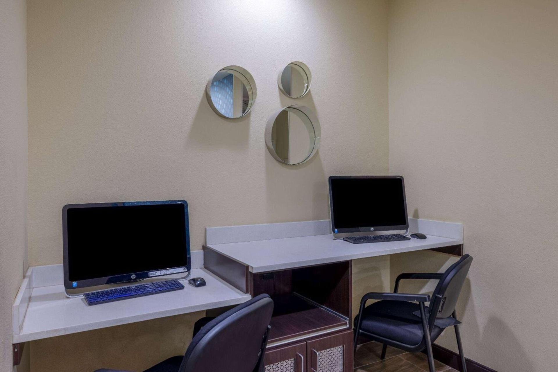 La Quinta by Wyndham Artesia photo 49