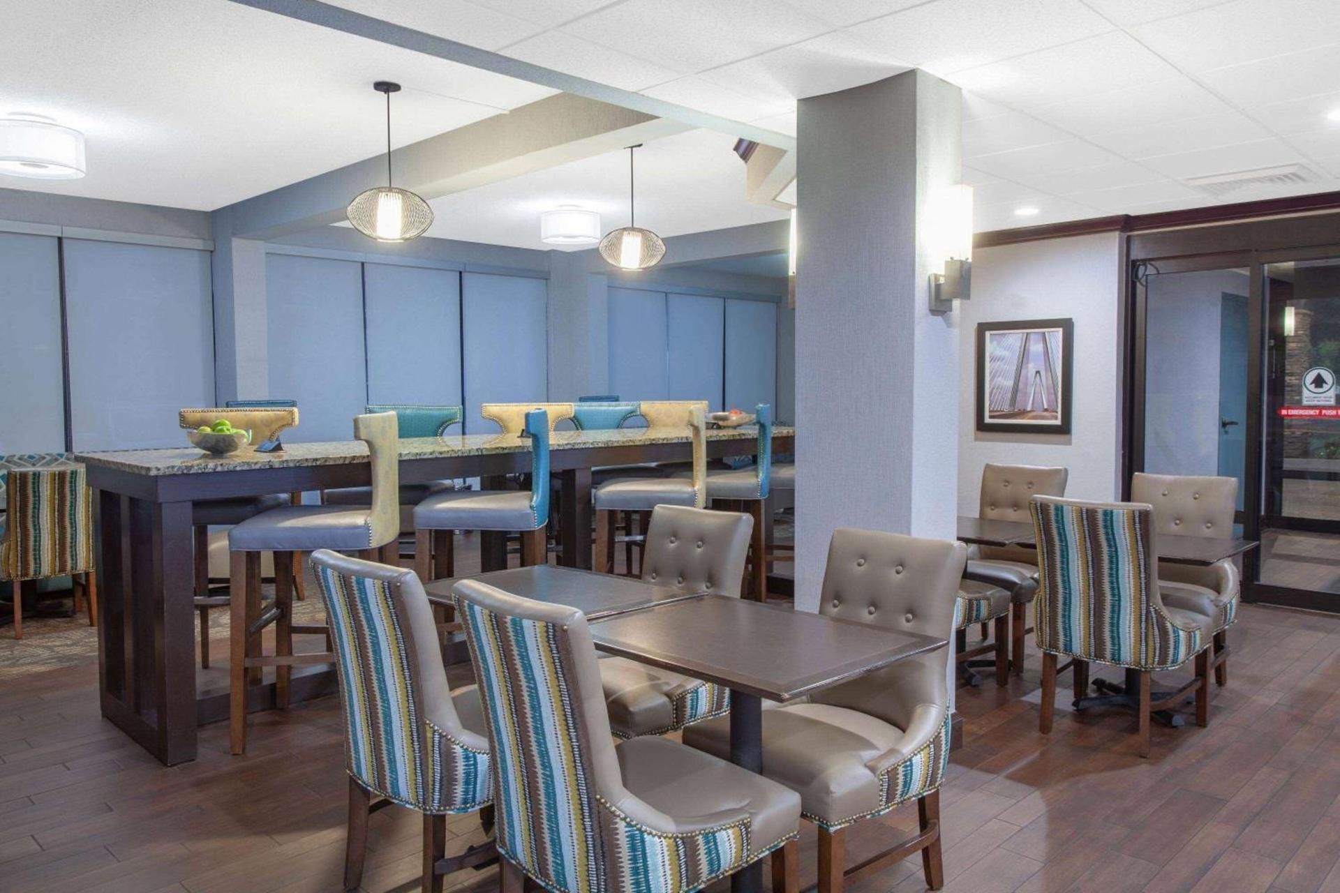 Wingate by Wyndham Charleston Coliseum photo 3