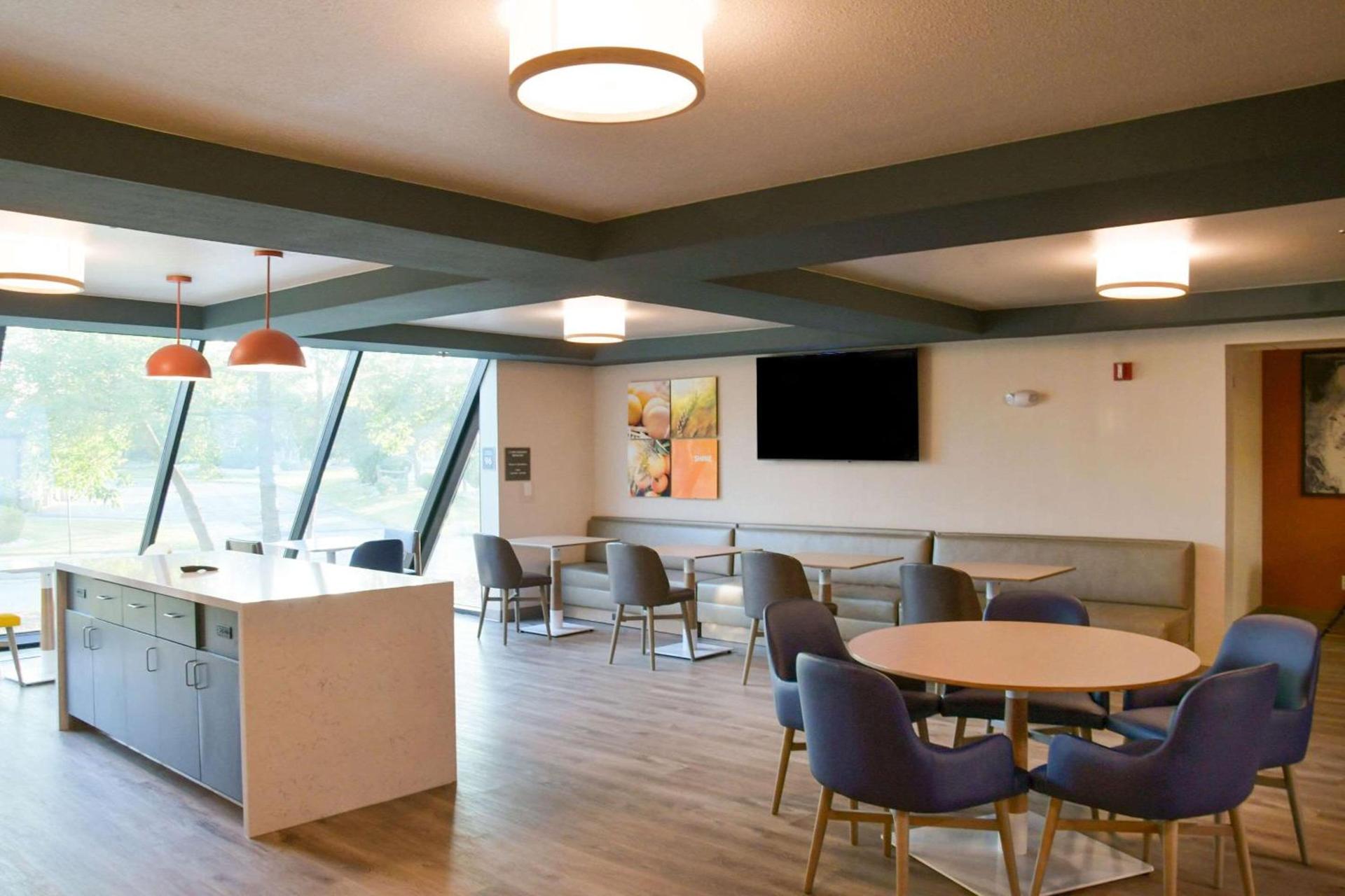 Comfort Inn & Suites NW Milwaukee photo 53