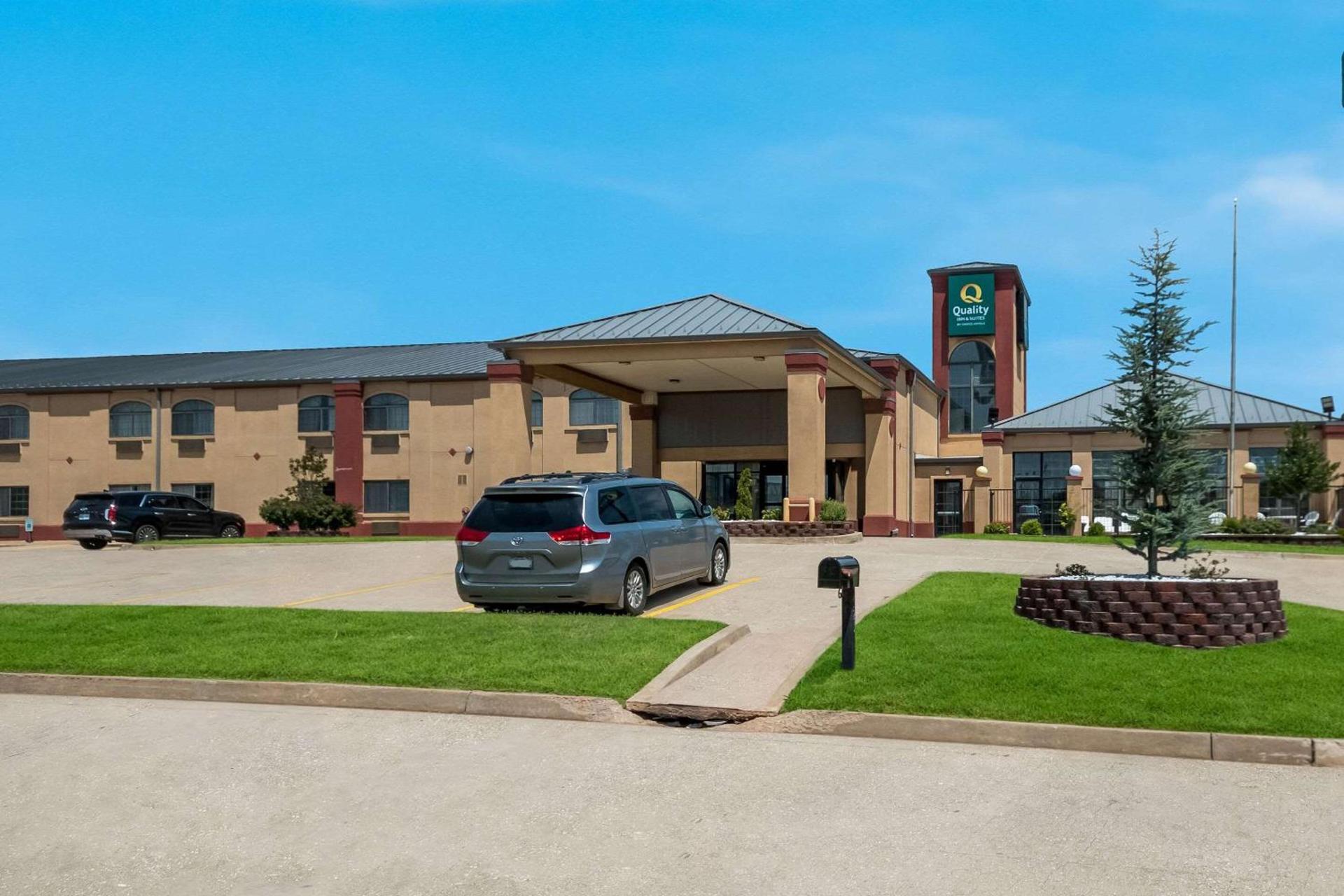 Quality Inn & Suites Oklahoma City North photo 3