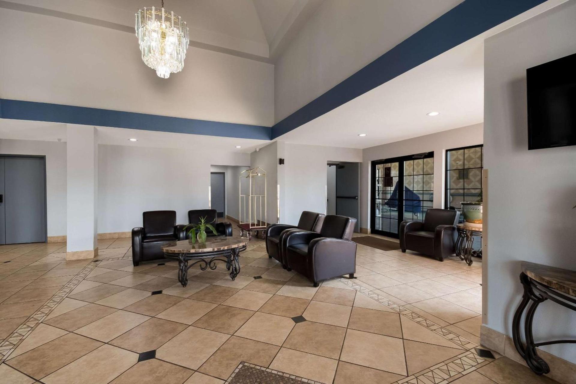 Quality Inn & Suites Oklahoma City North photo 5