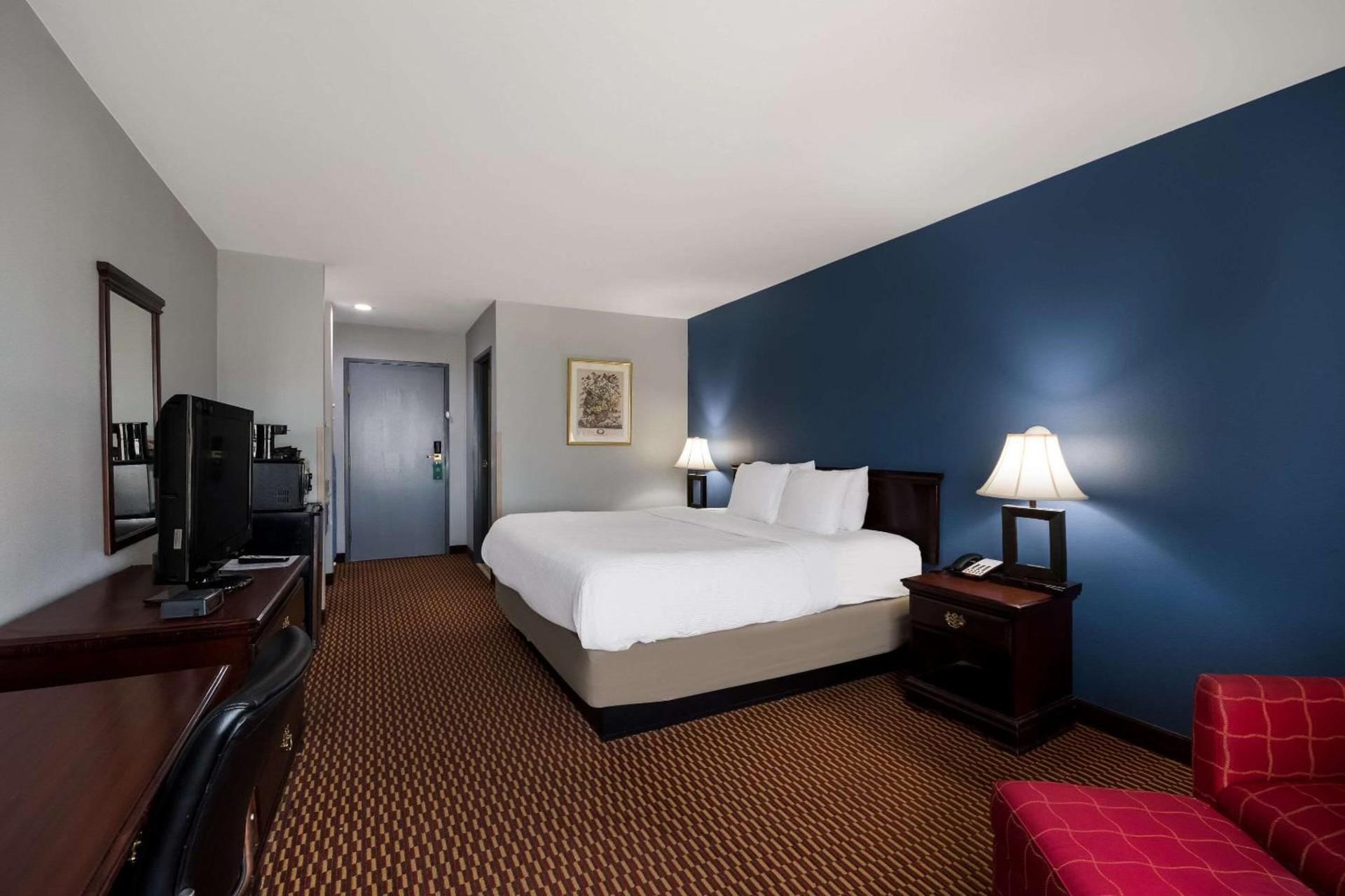 Quality Inn & Suites Oklahoma City North photo 17