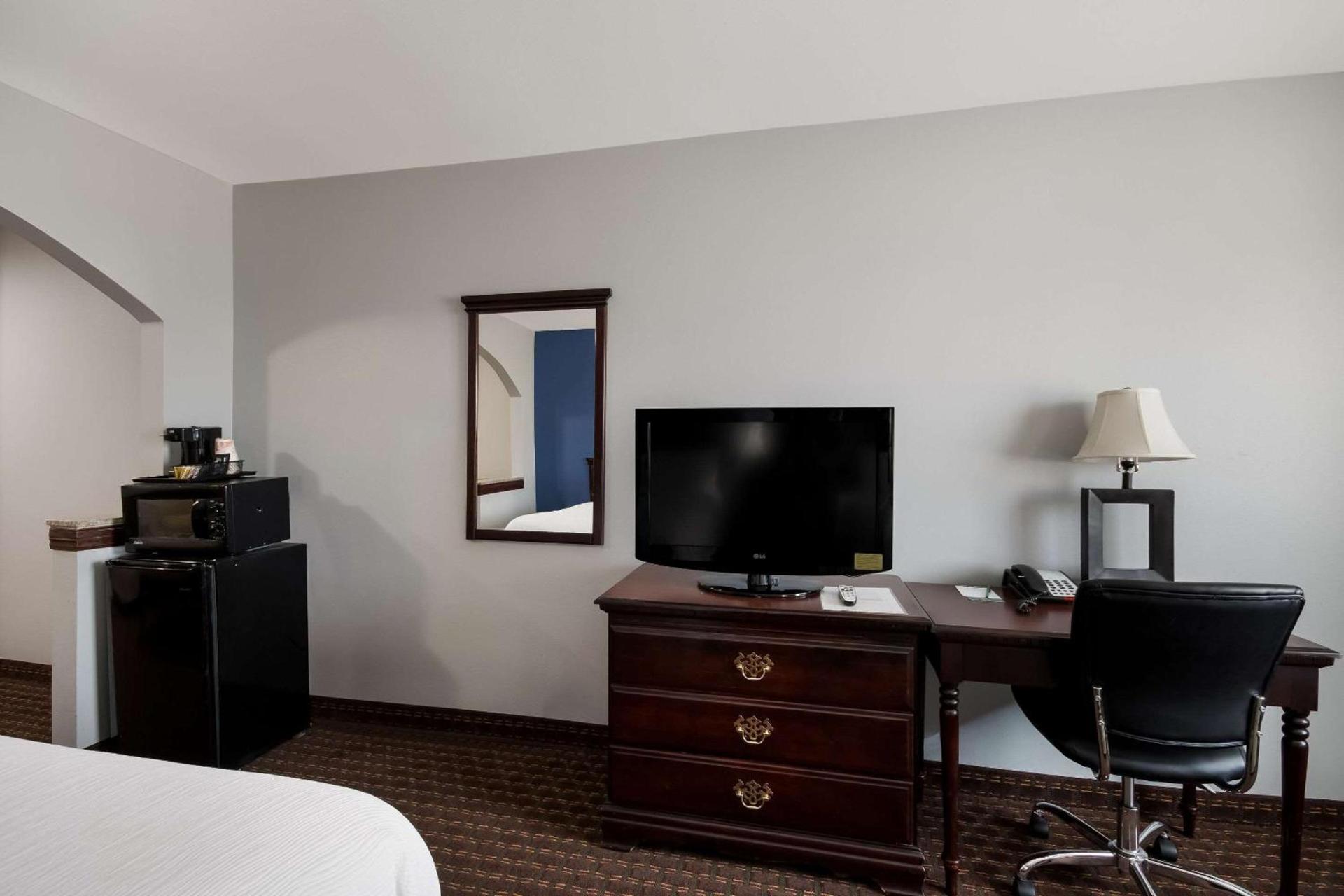 Quality Inn & Suites Oklahoma City North photo 30