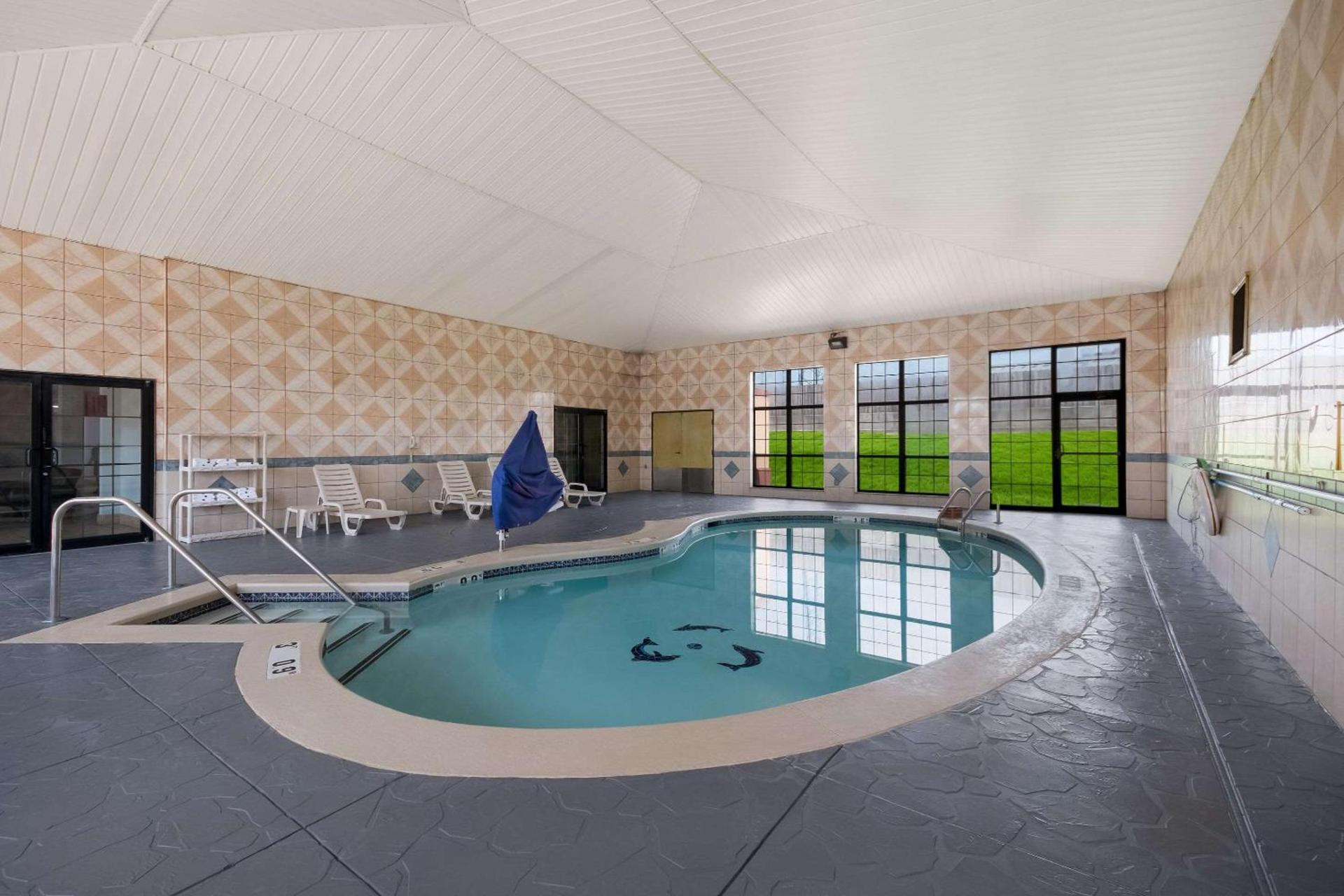 Quality Inn & Suites Oklahoma City North photo 33