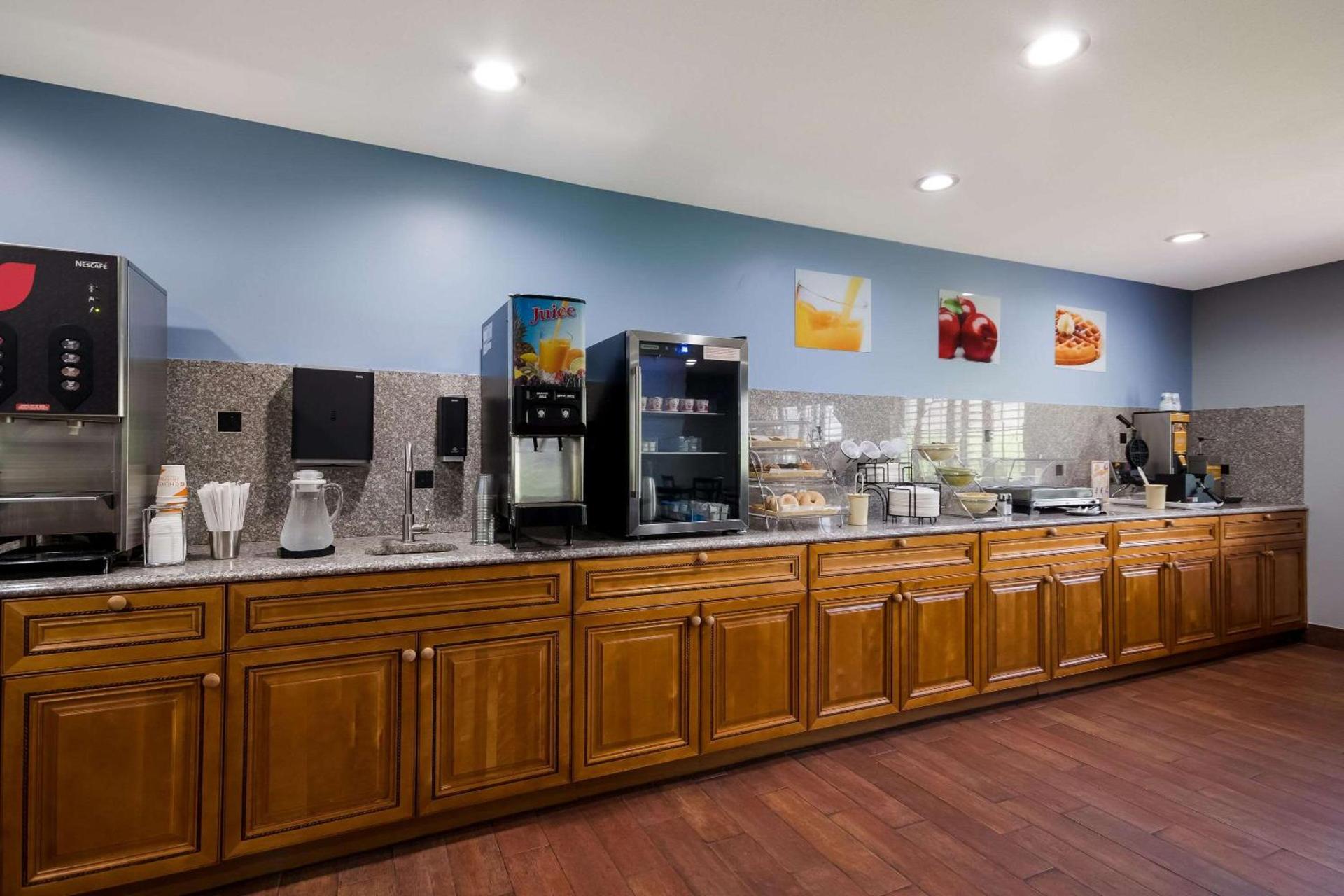 Quality Inn & Suites Oklahoma City North photo 35