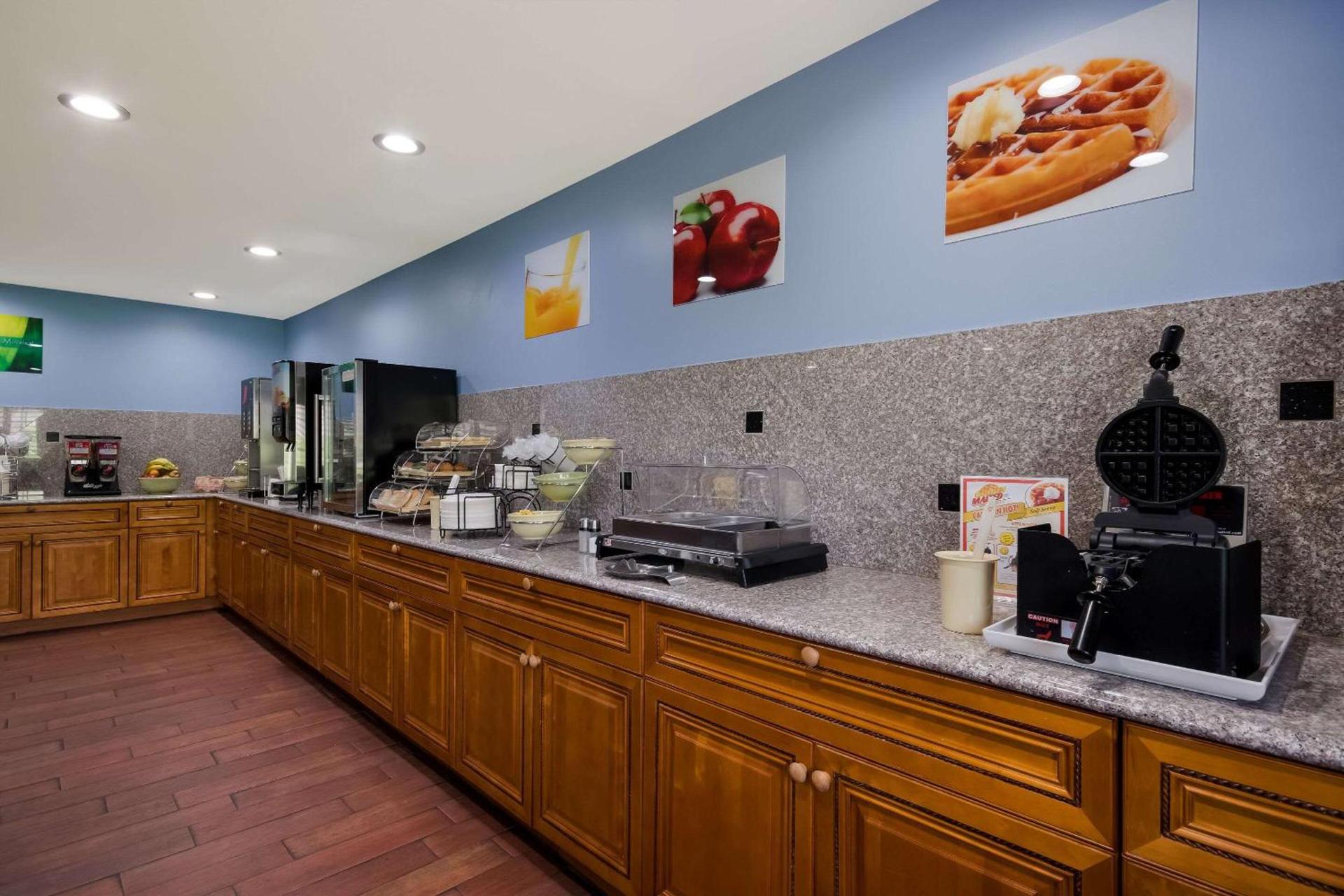 Quality Inn & Suites Oklahoma City North photo 36