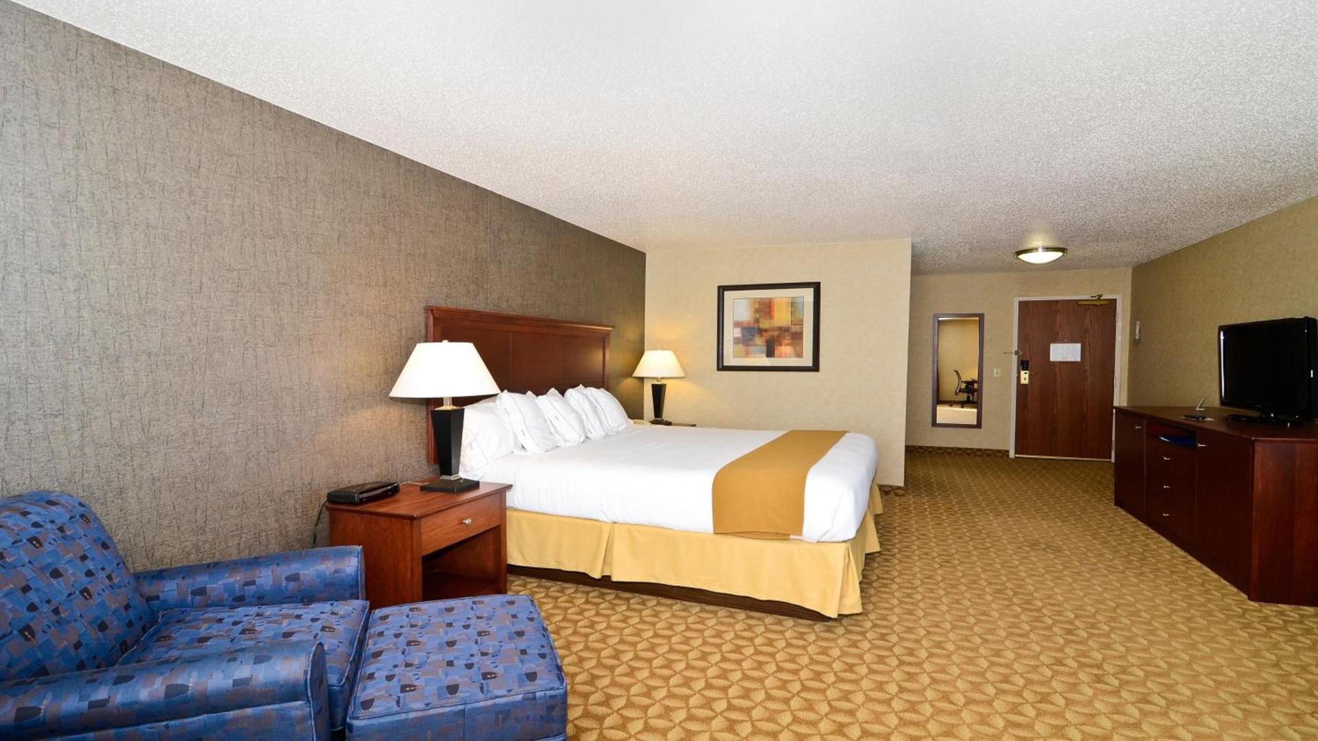 Holiday Inn Express Hotel & Suites Fort Atkinson by IHG photo 31