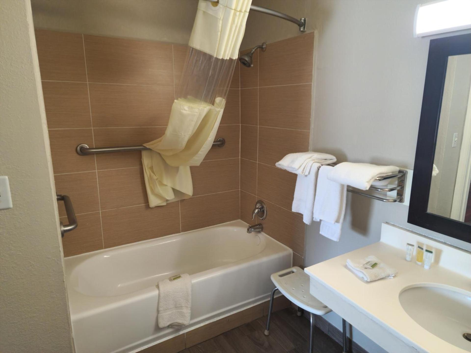 Days Inn by Wyndham Hardeeville Near Hilton Head photo 12