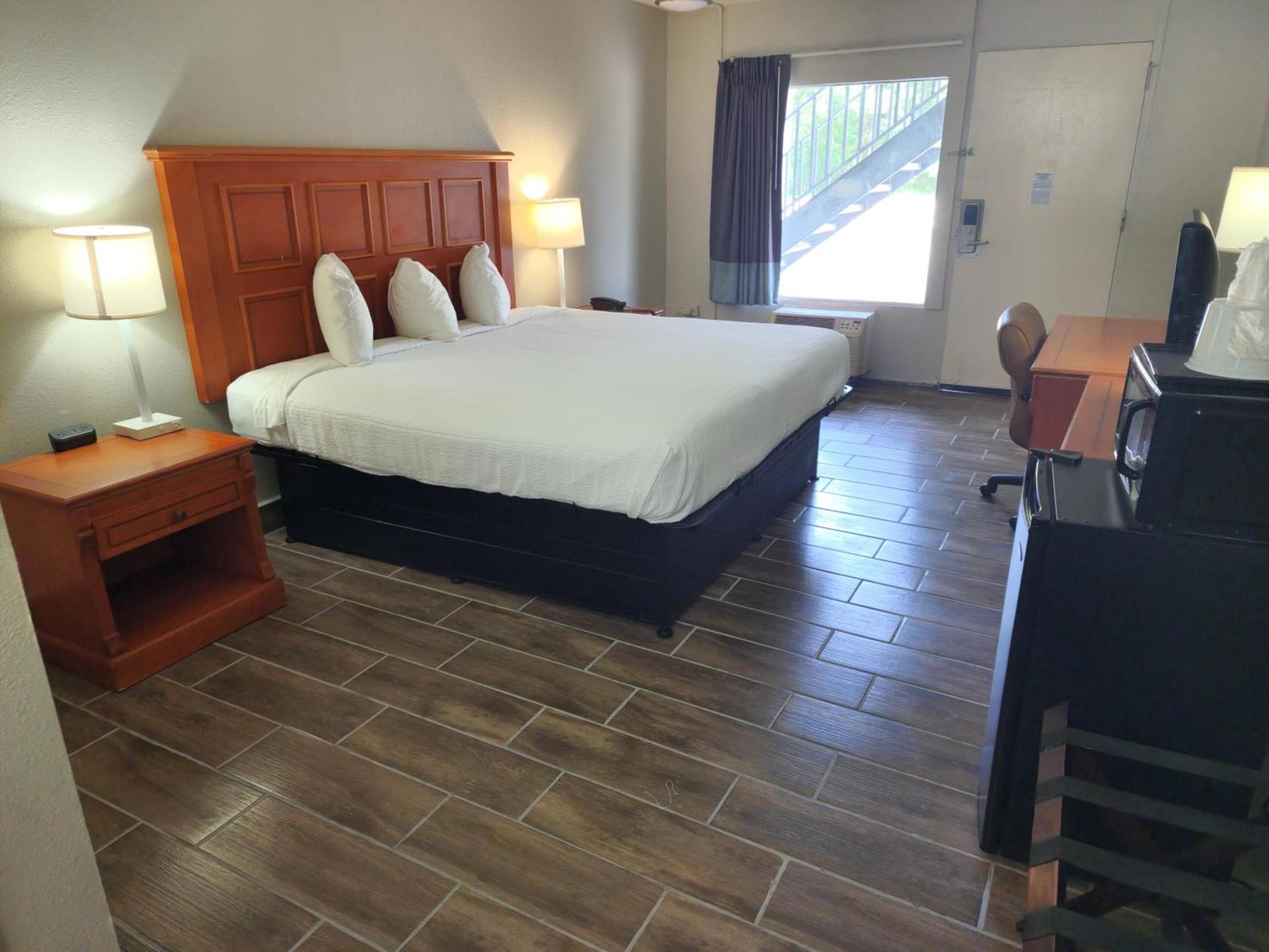 Days Inn by Wyndham Hardeeville Near Hilton Head photo 20