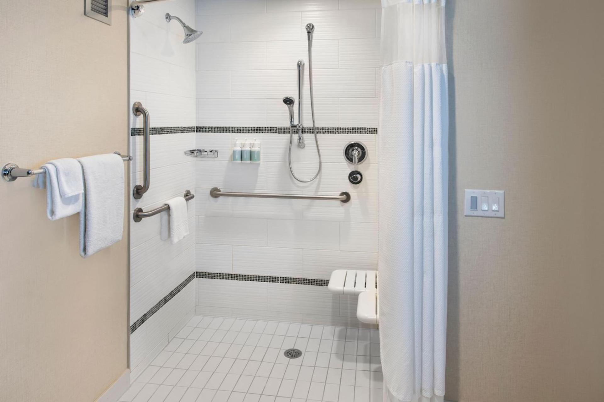Courtyard by Marriott Philadelphia South at The Navy Yard photo 17