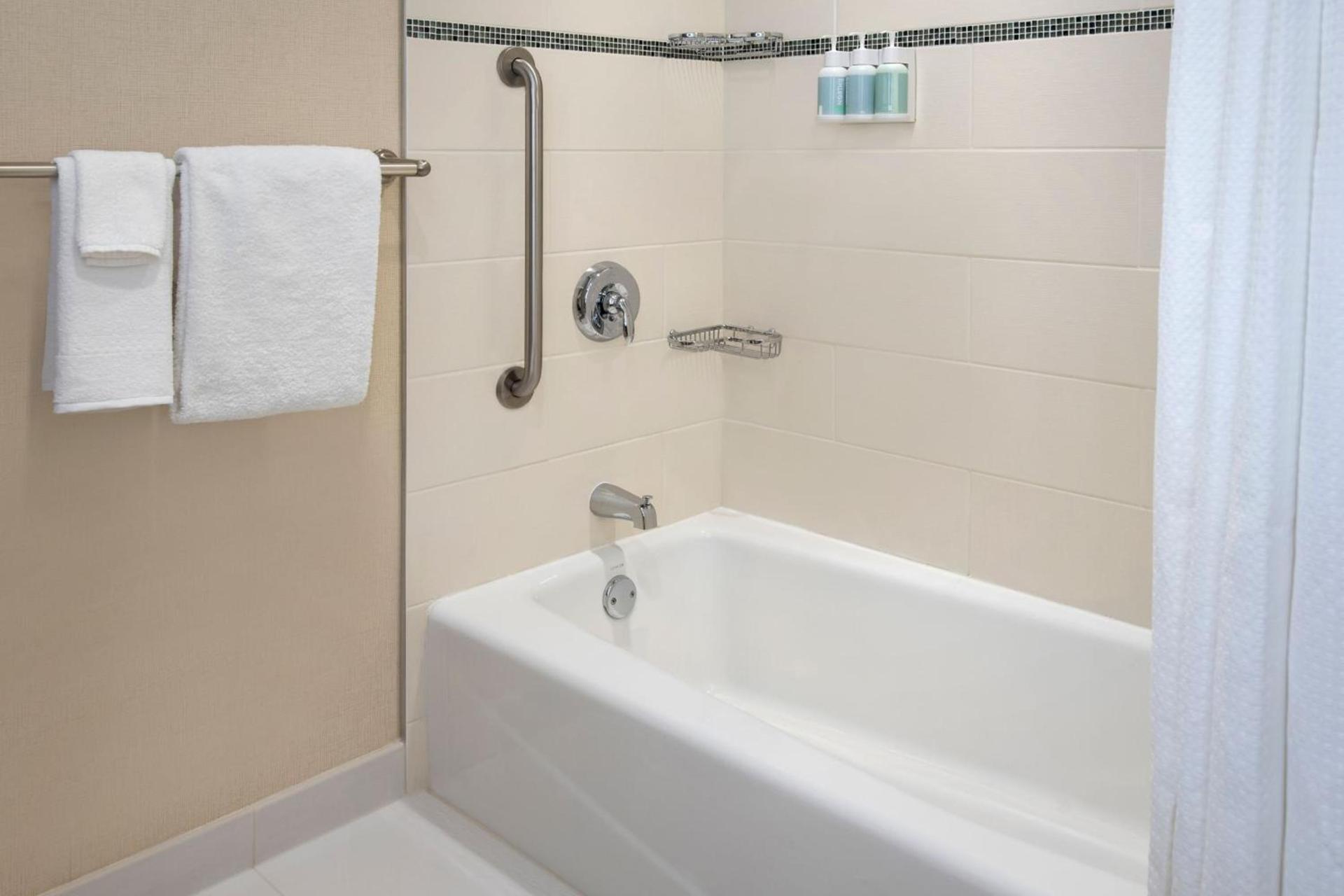 Courtyard by Marriott Philadelphia South at The Navy Yard photo 18