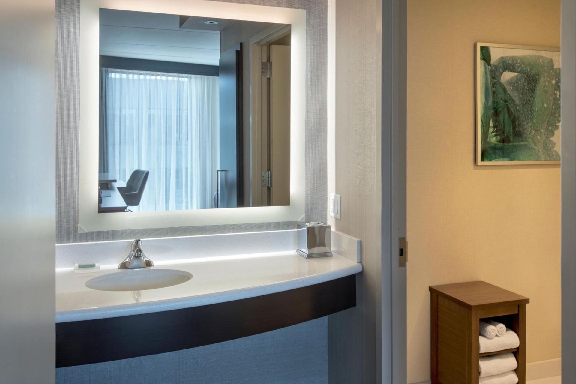 Courtyard by Marriott Philadelphia South at The Navy Yard photo 25