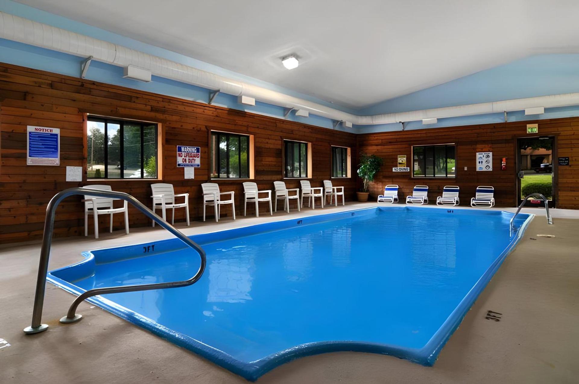 Super 8 by Wyndham Paris photo 2